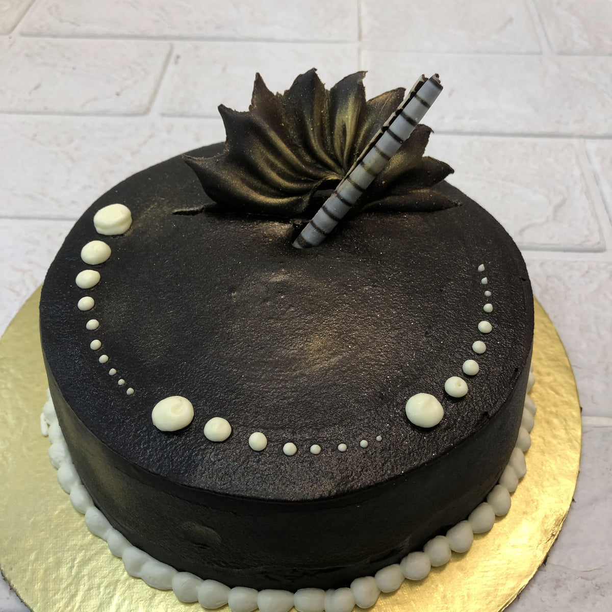 Classic Chocolate Cake – Bento Cakes Noida