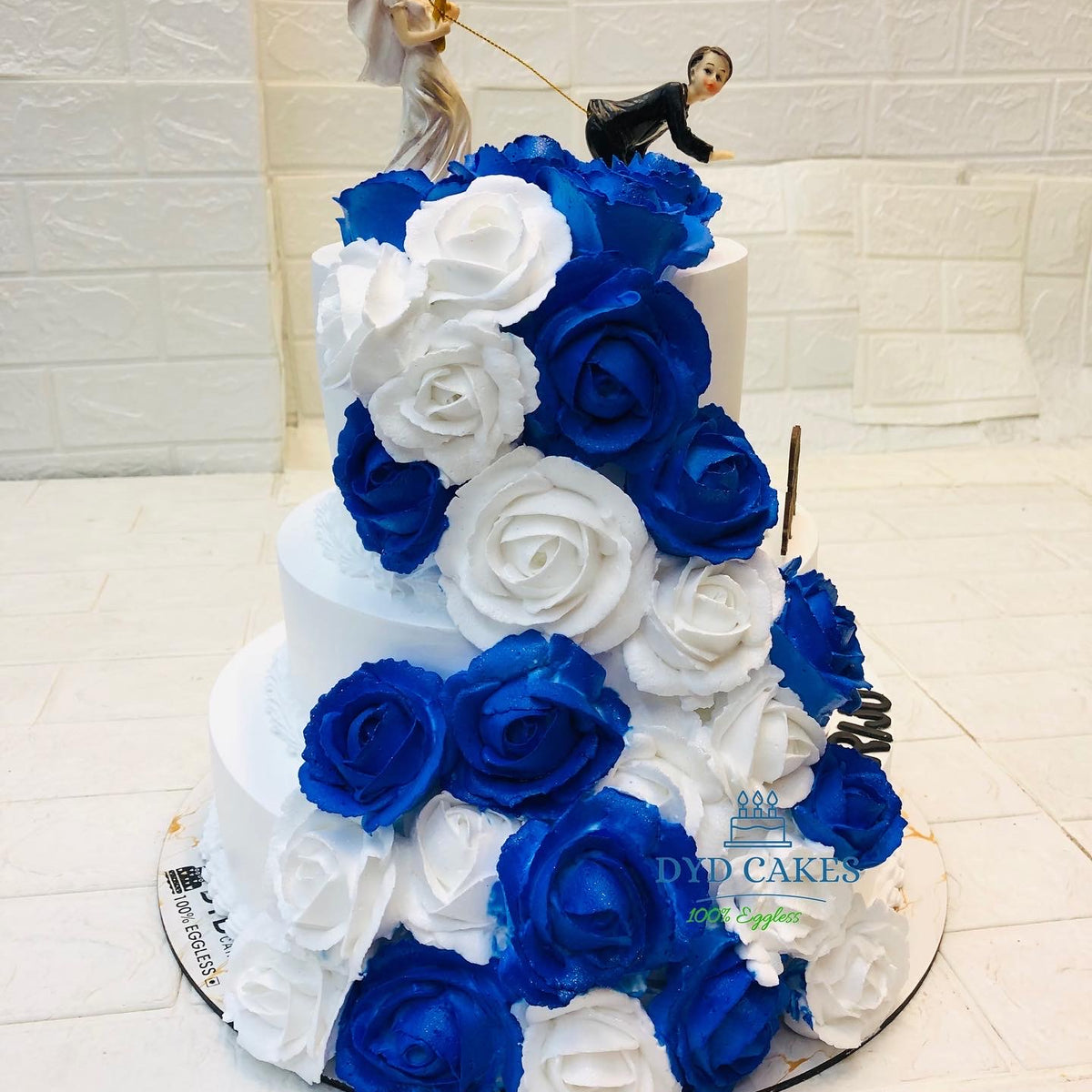 White Blue Roses Cake – Bento Cakes Noida