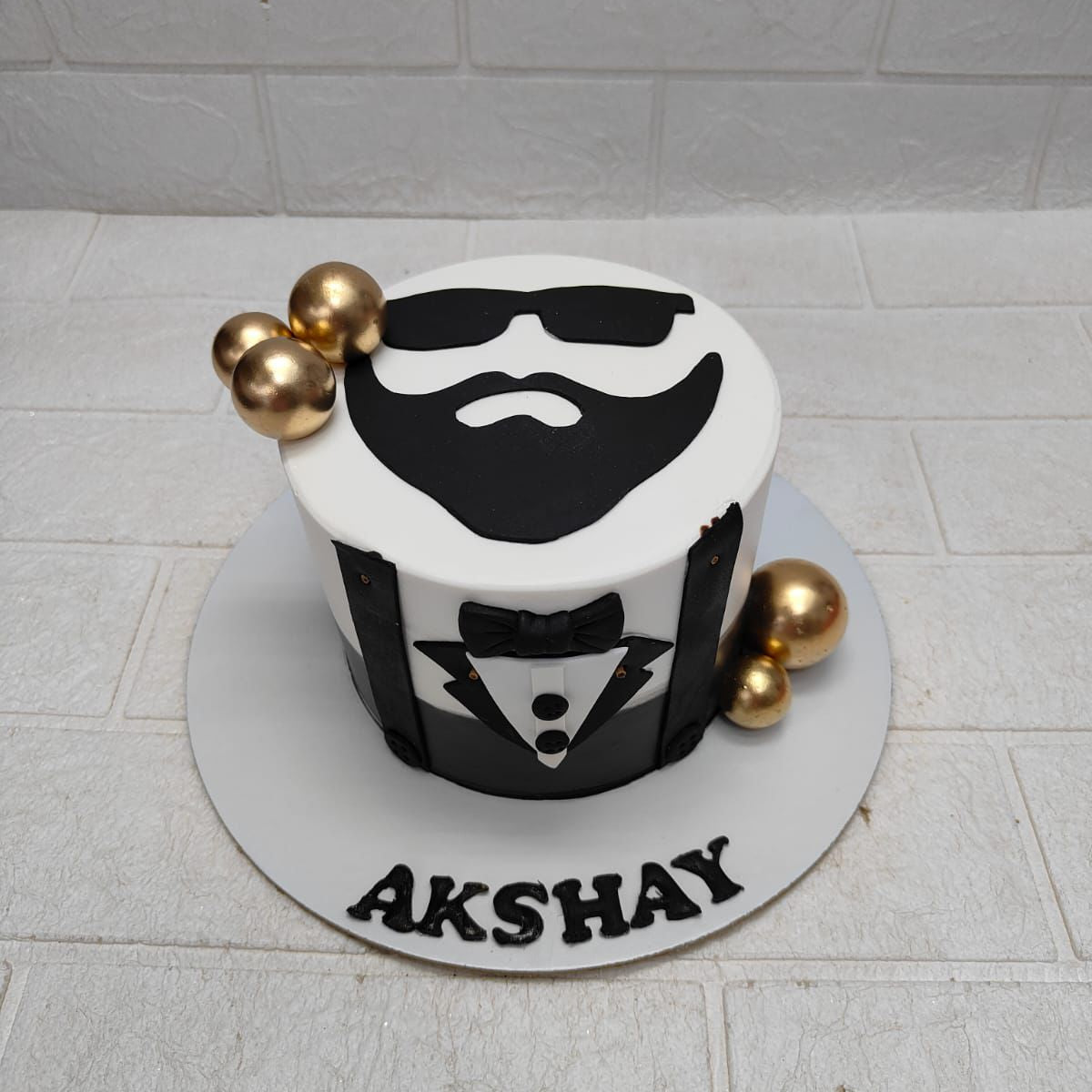 Gentleman Drip theme cake – Bento Cakes Noida