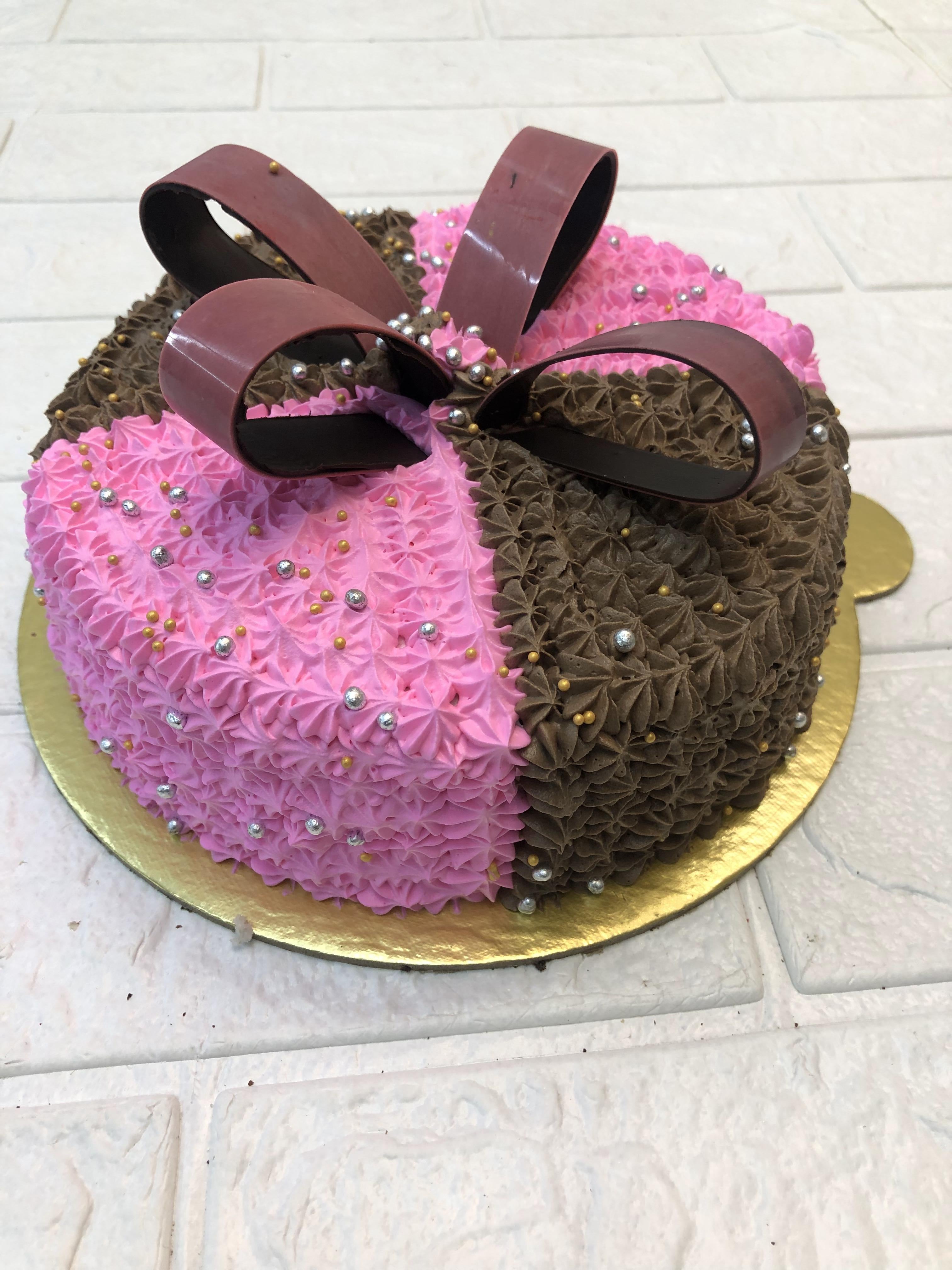 Sizzling Chocolate Strawberry Cake