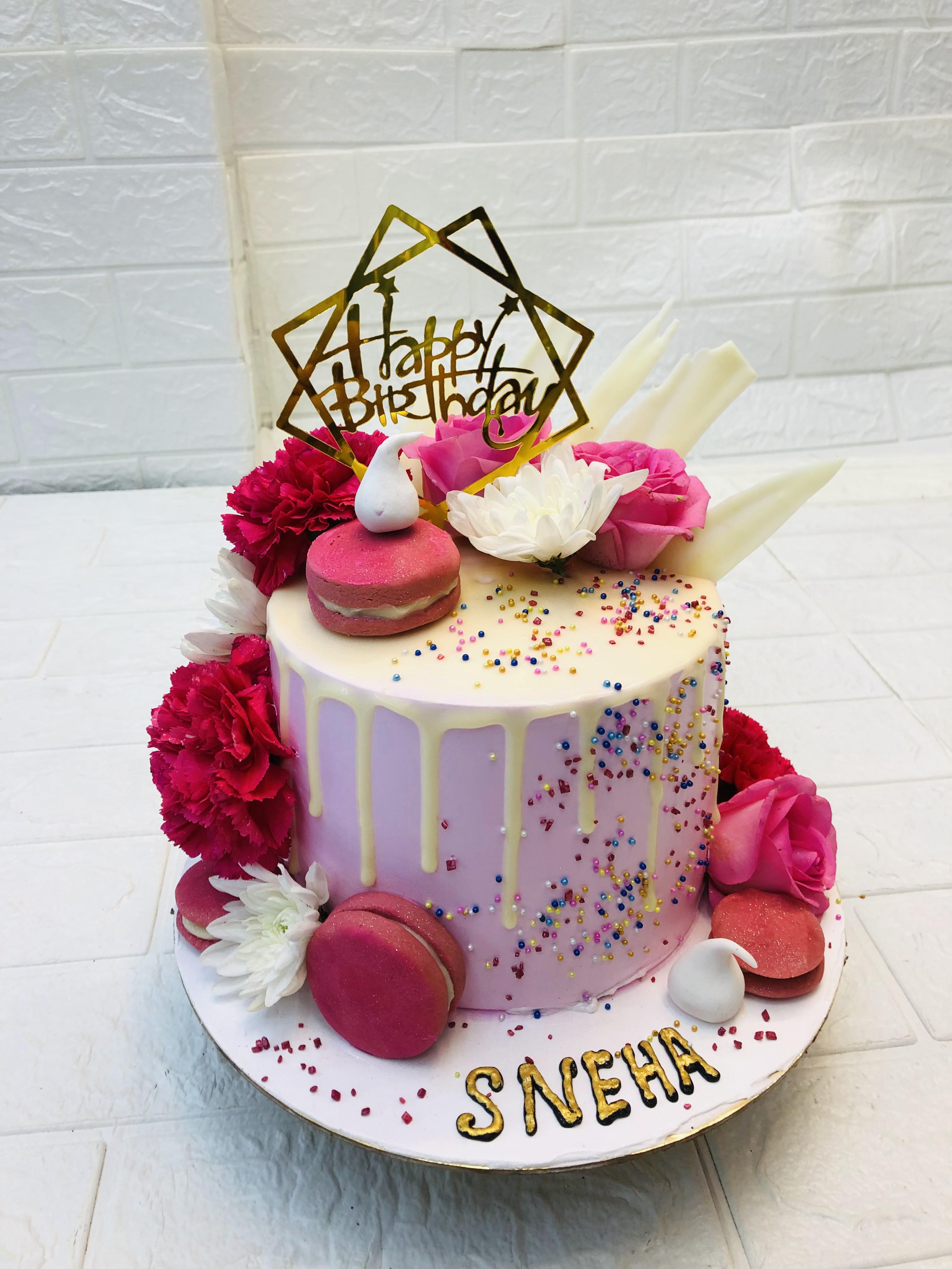 Macaron Special Drip Cake