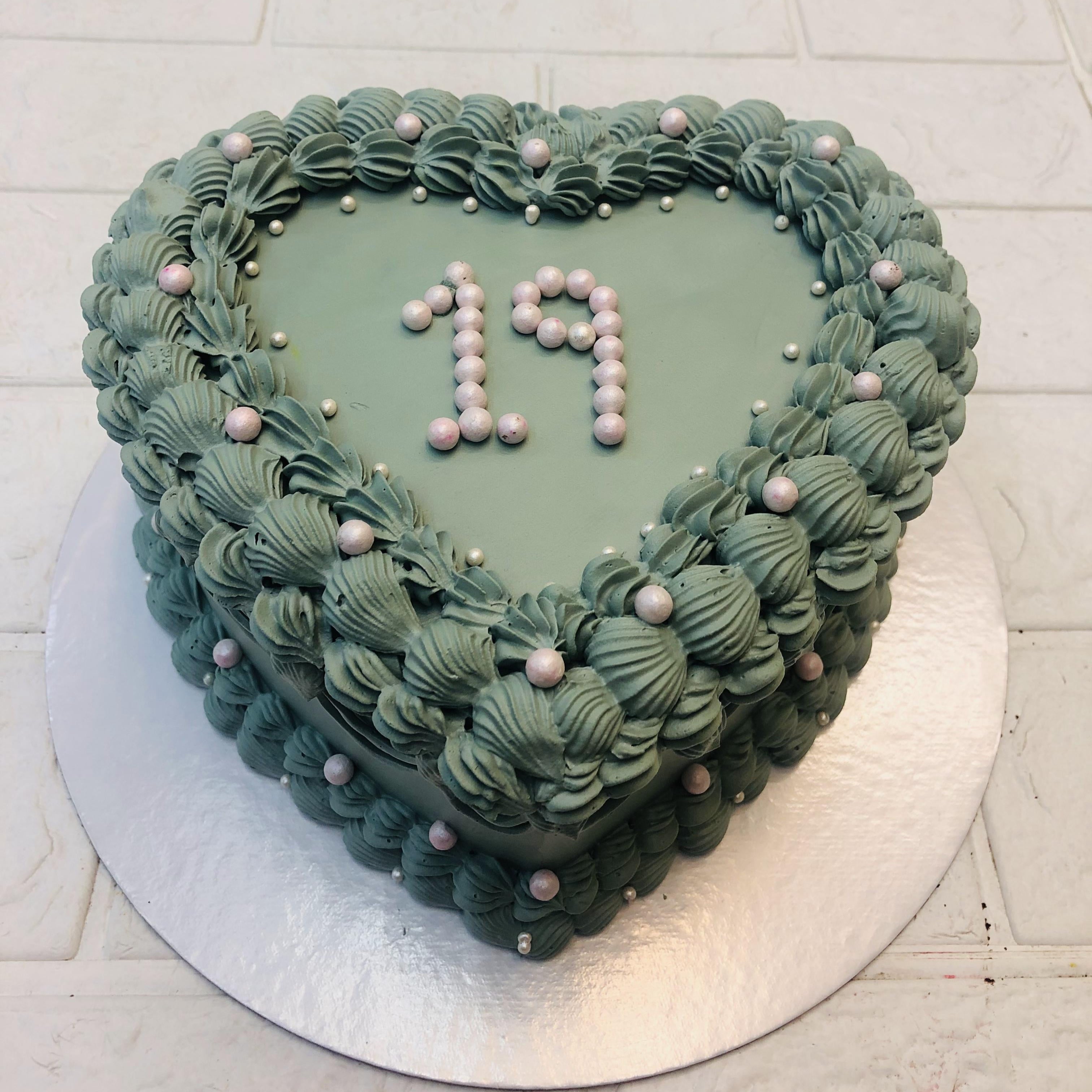 100% Eggless Shiny Pearl Cake in Noida , Greater Noida, Delhi from DYD Cakes