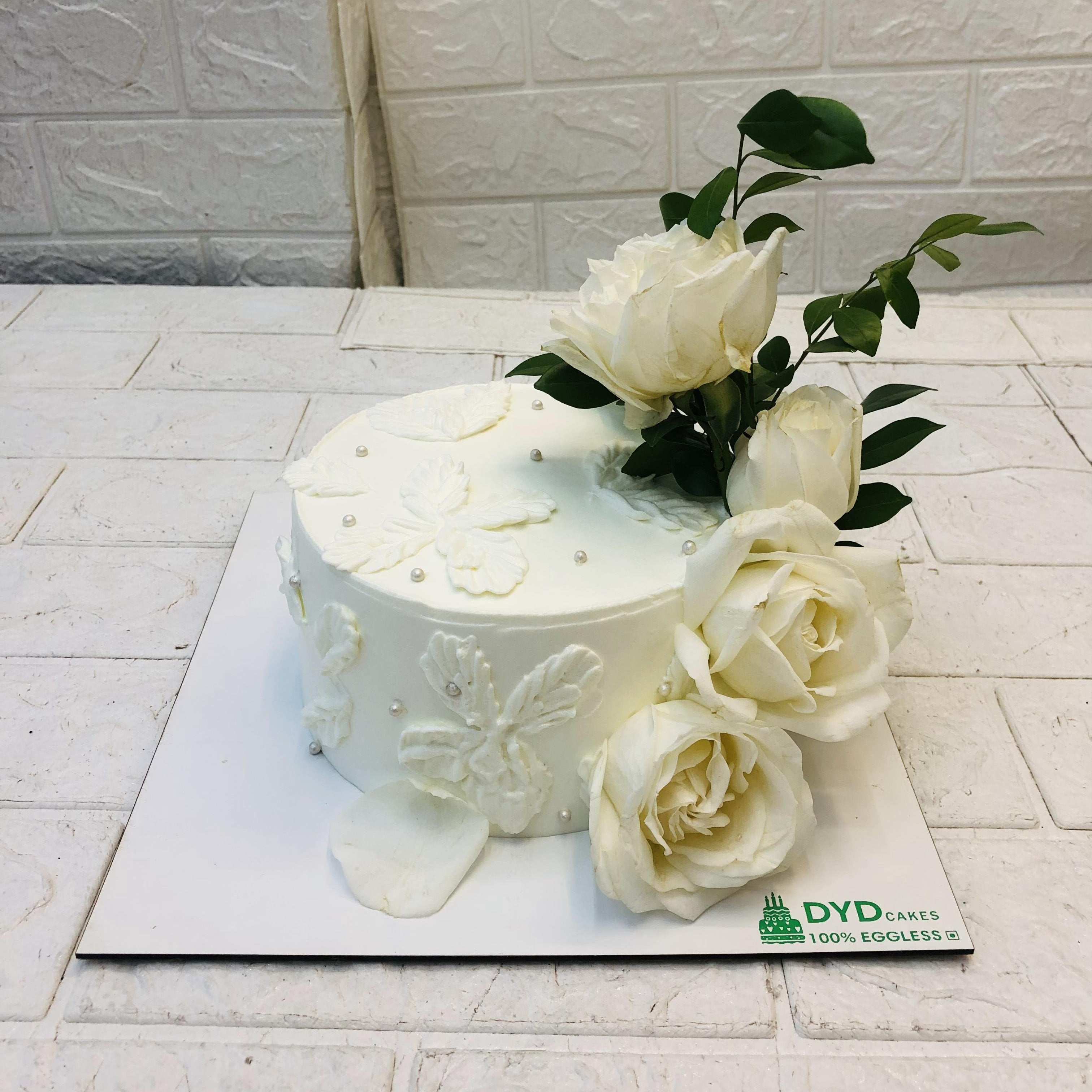 White Flowers Cake