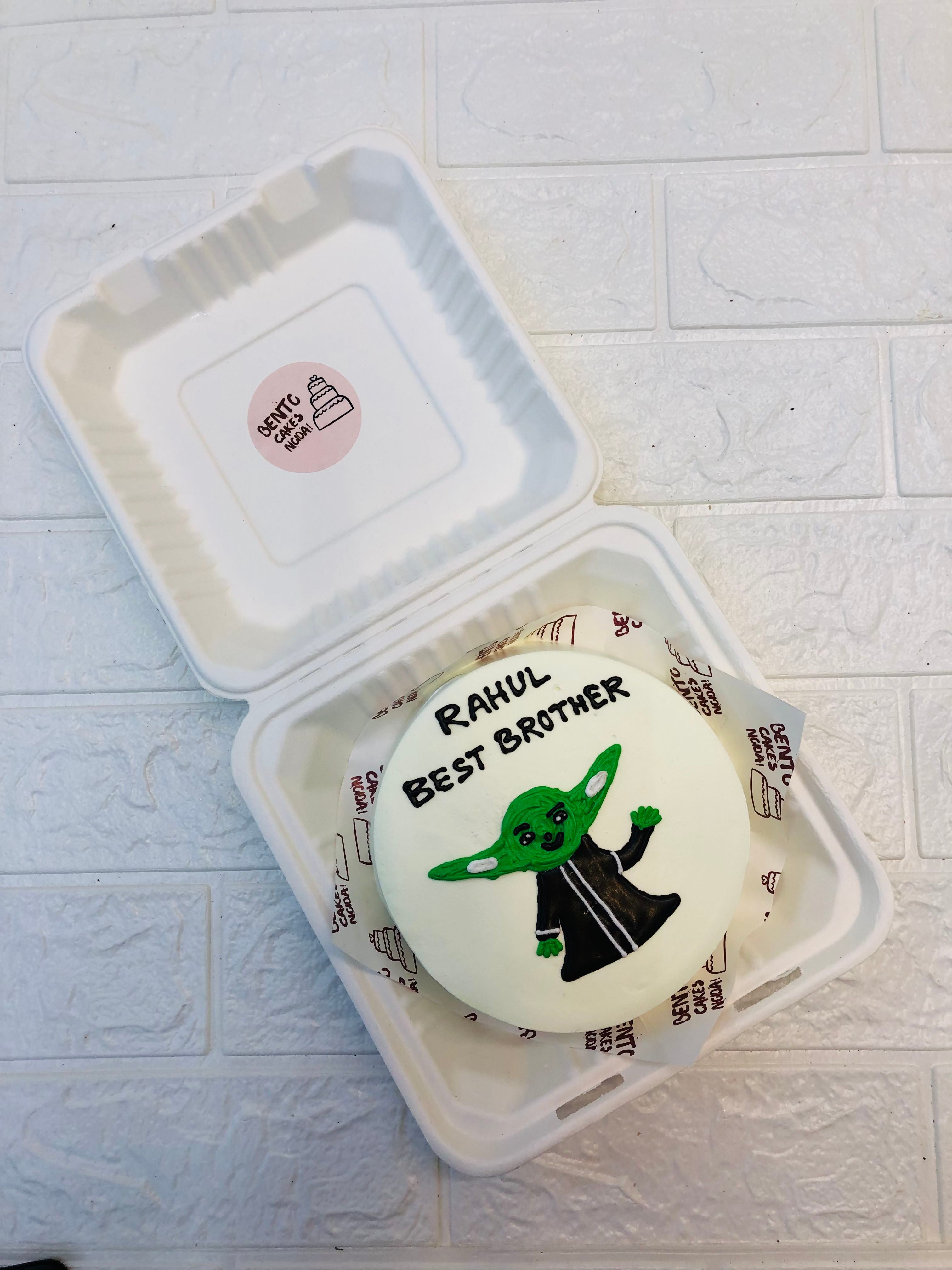 Alien Theme green Bento Cake