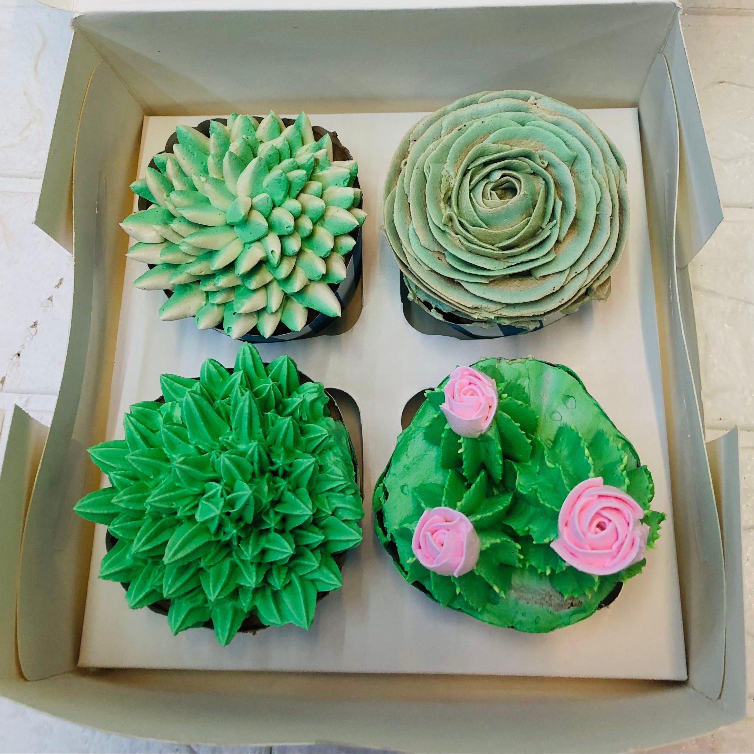 Green Floral 4 Cupcakes Set