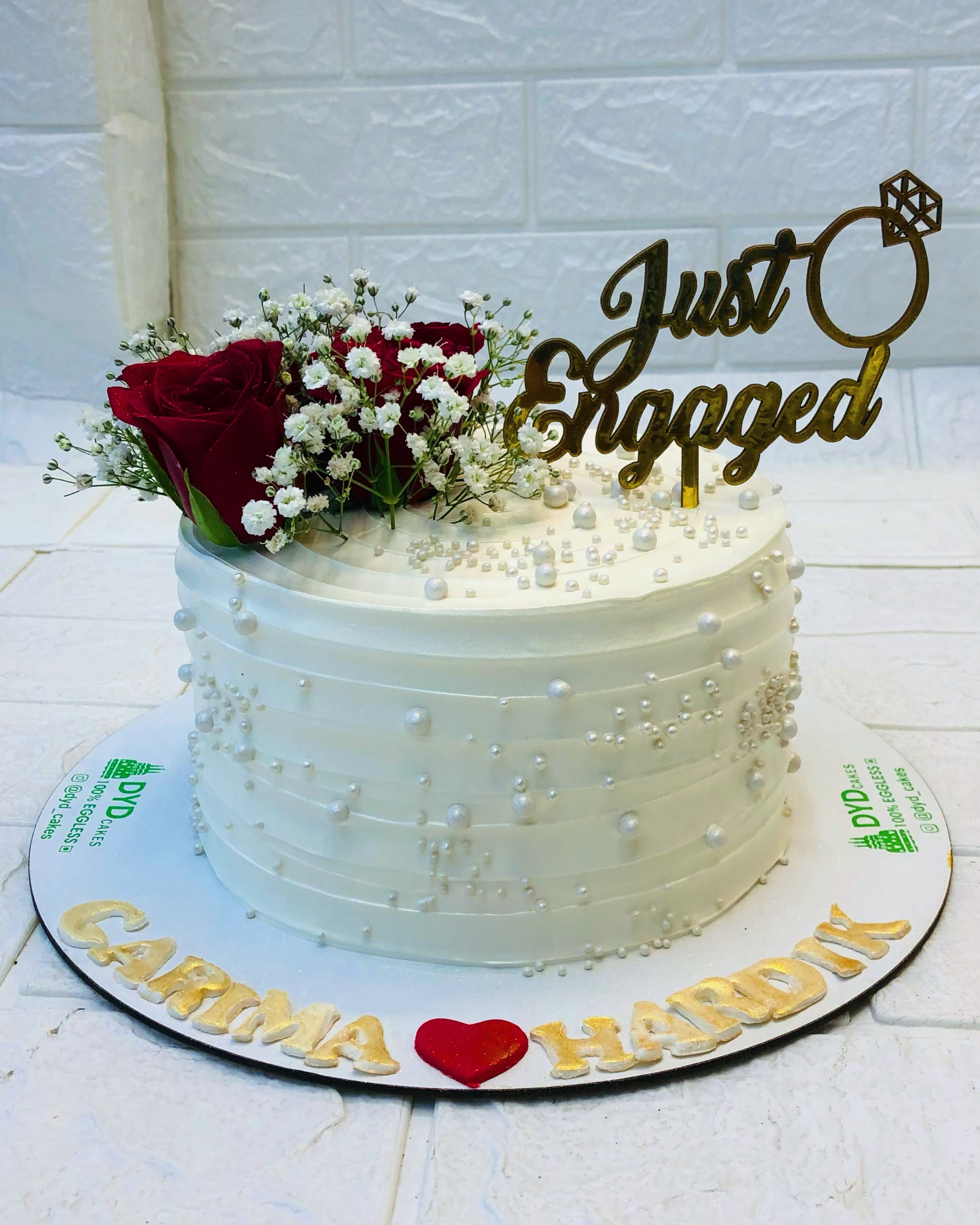 Elegant White Cake with Roses