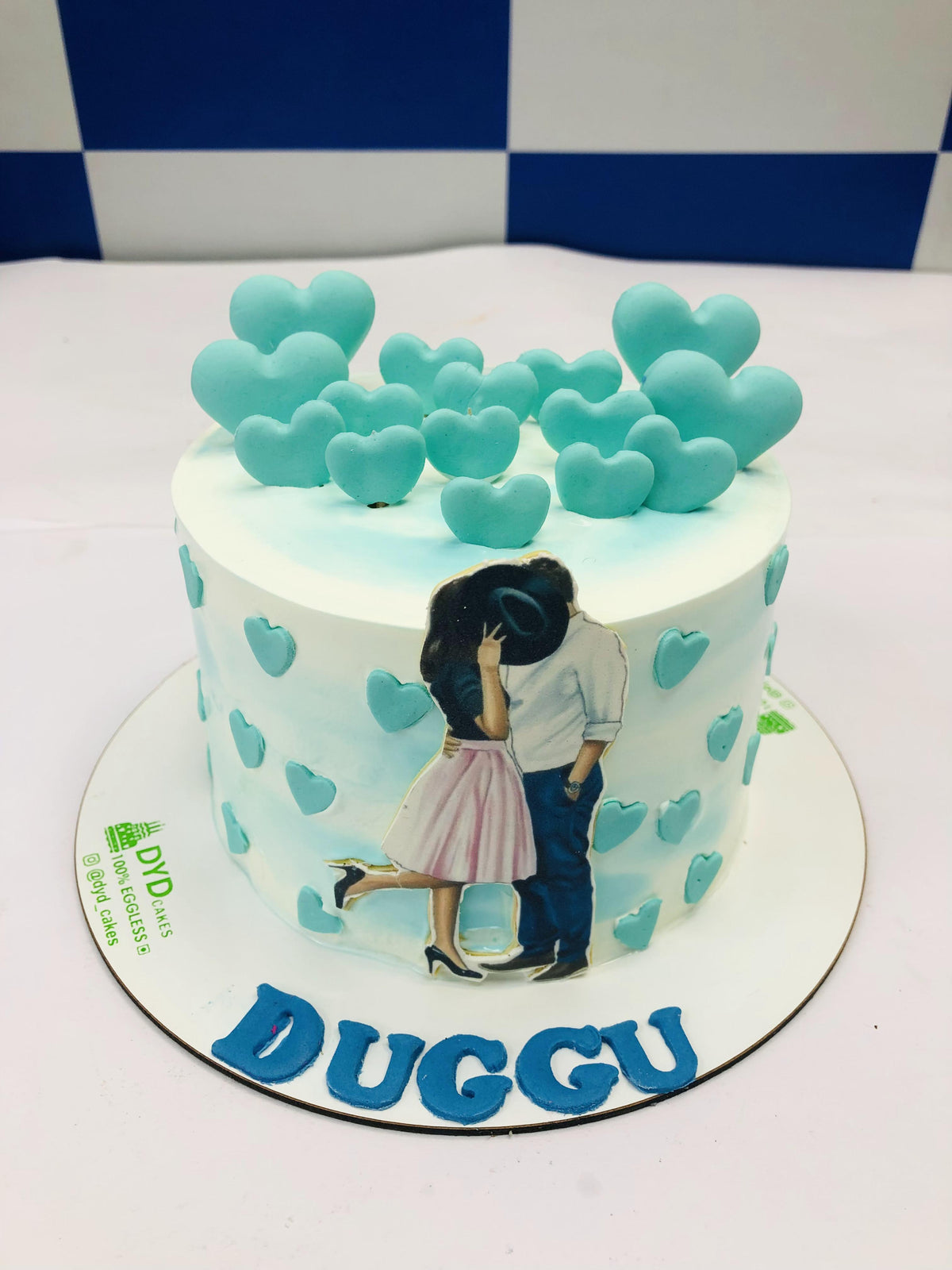Couple Kiss Cake Theme