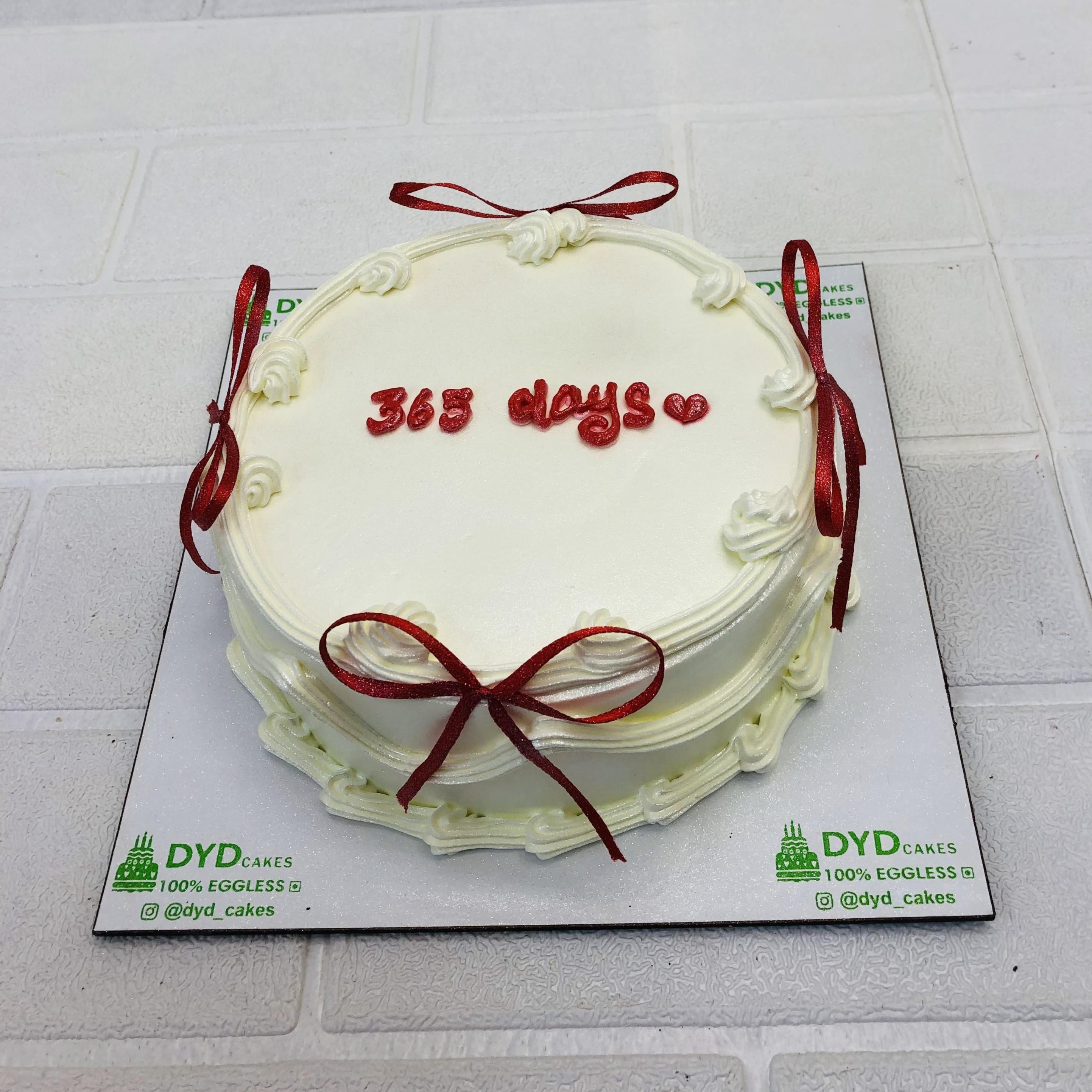 Vintage Red White Theme Cake