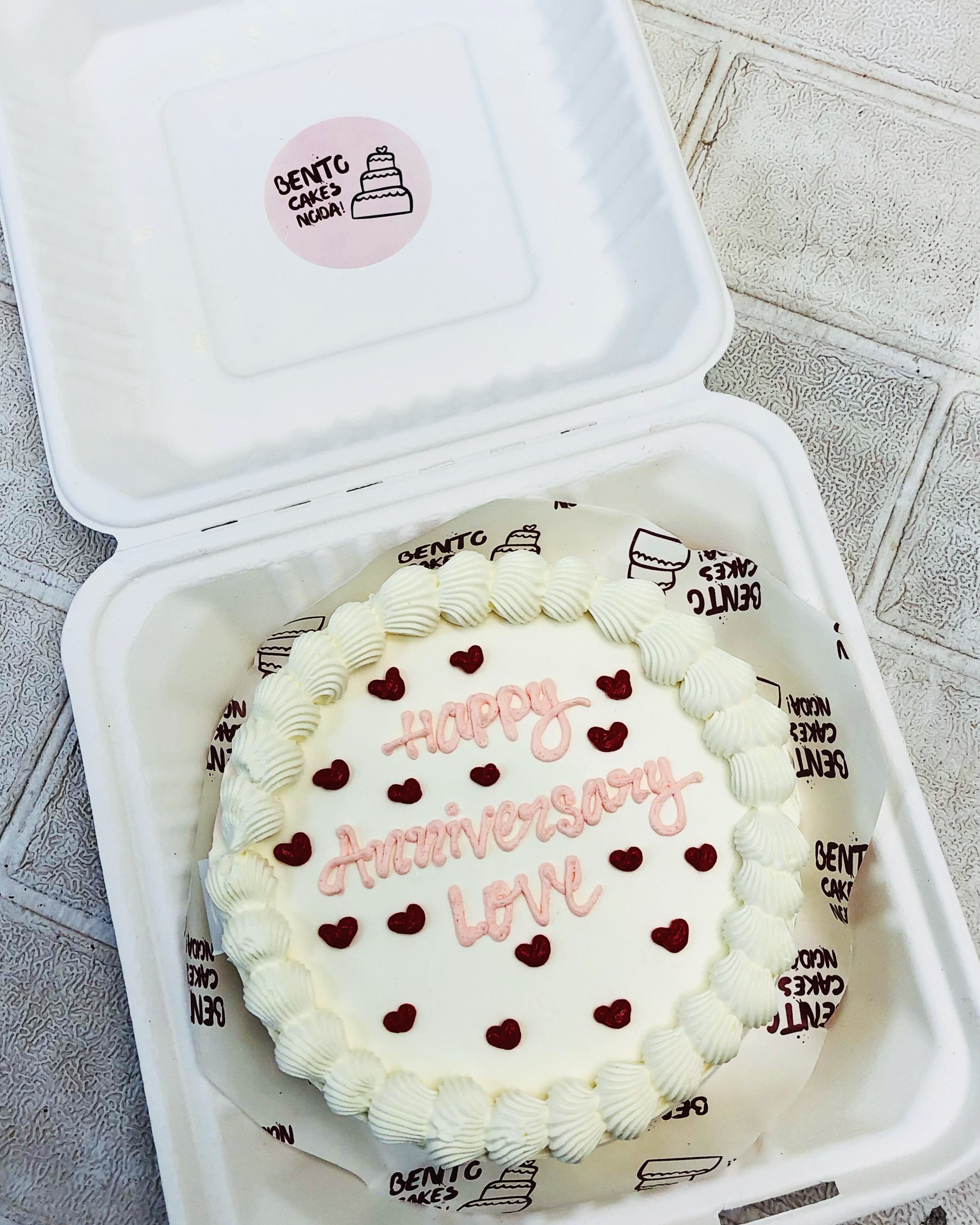 Off-white Anniversary Bento Cake