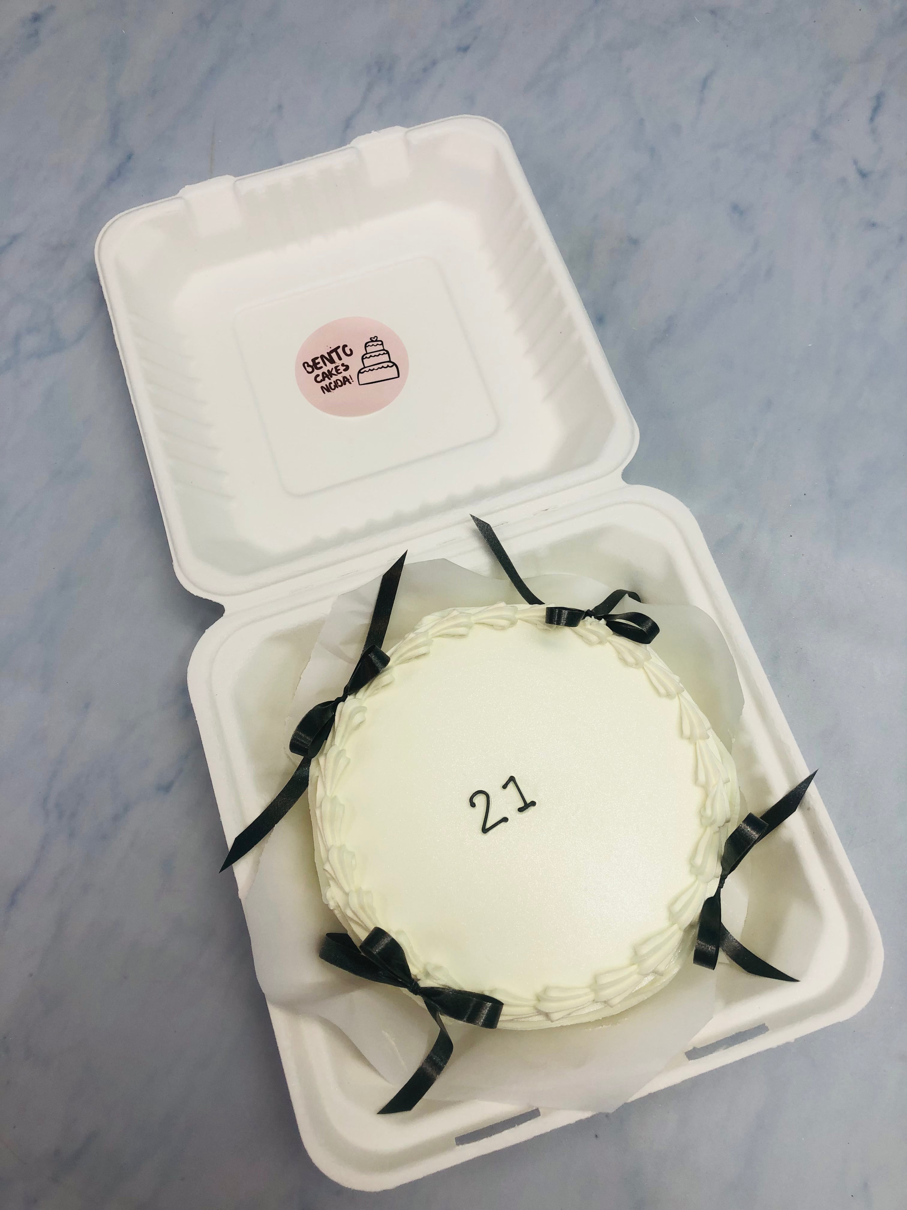 Off-white Aesthetic Bento Cake