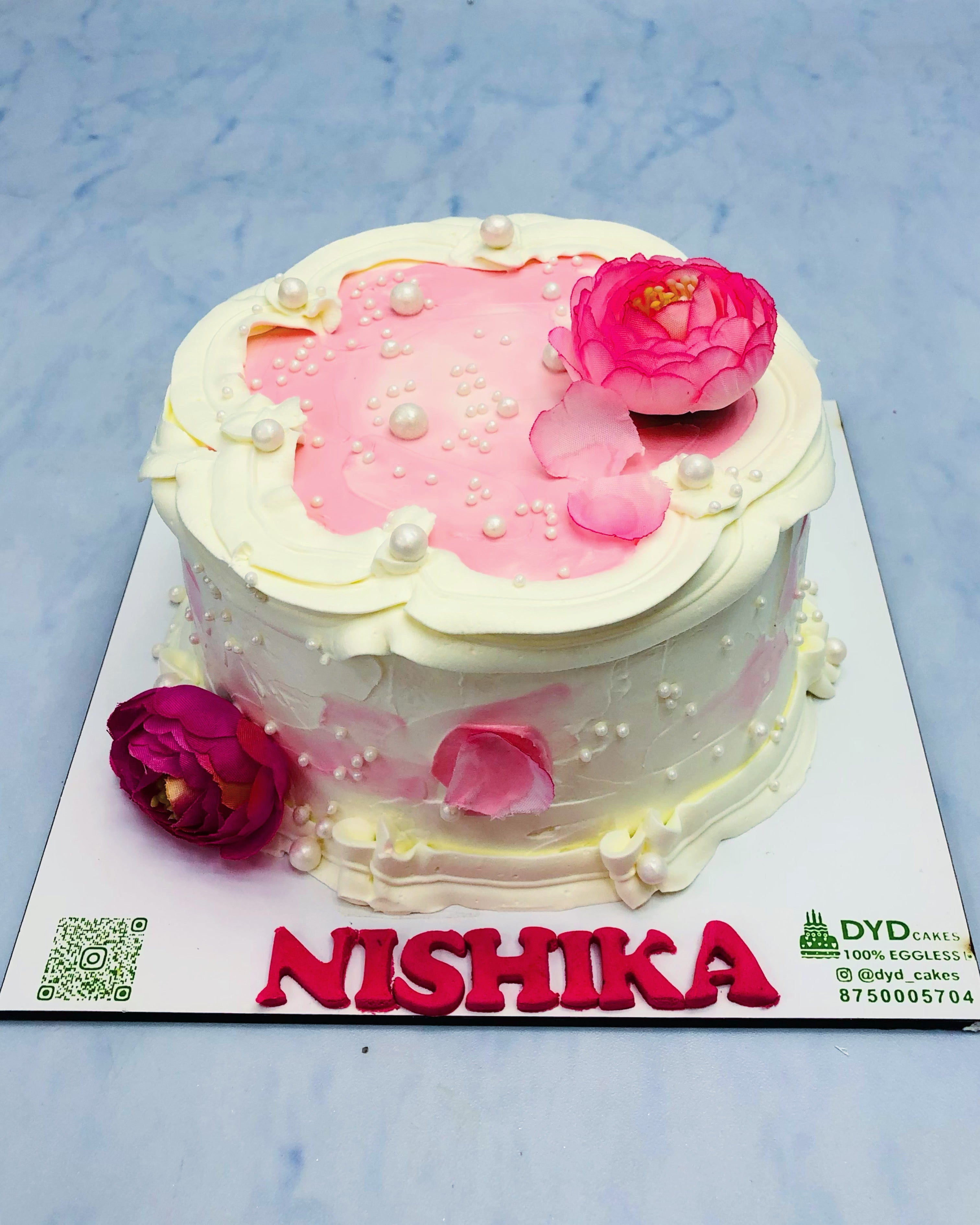 Aesthetic Theme Cake with Roses