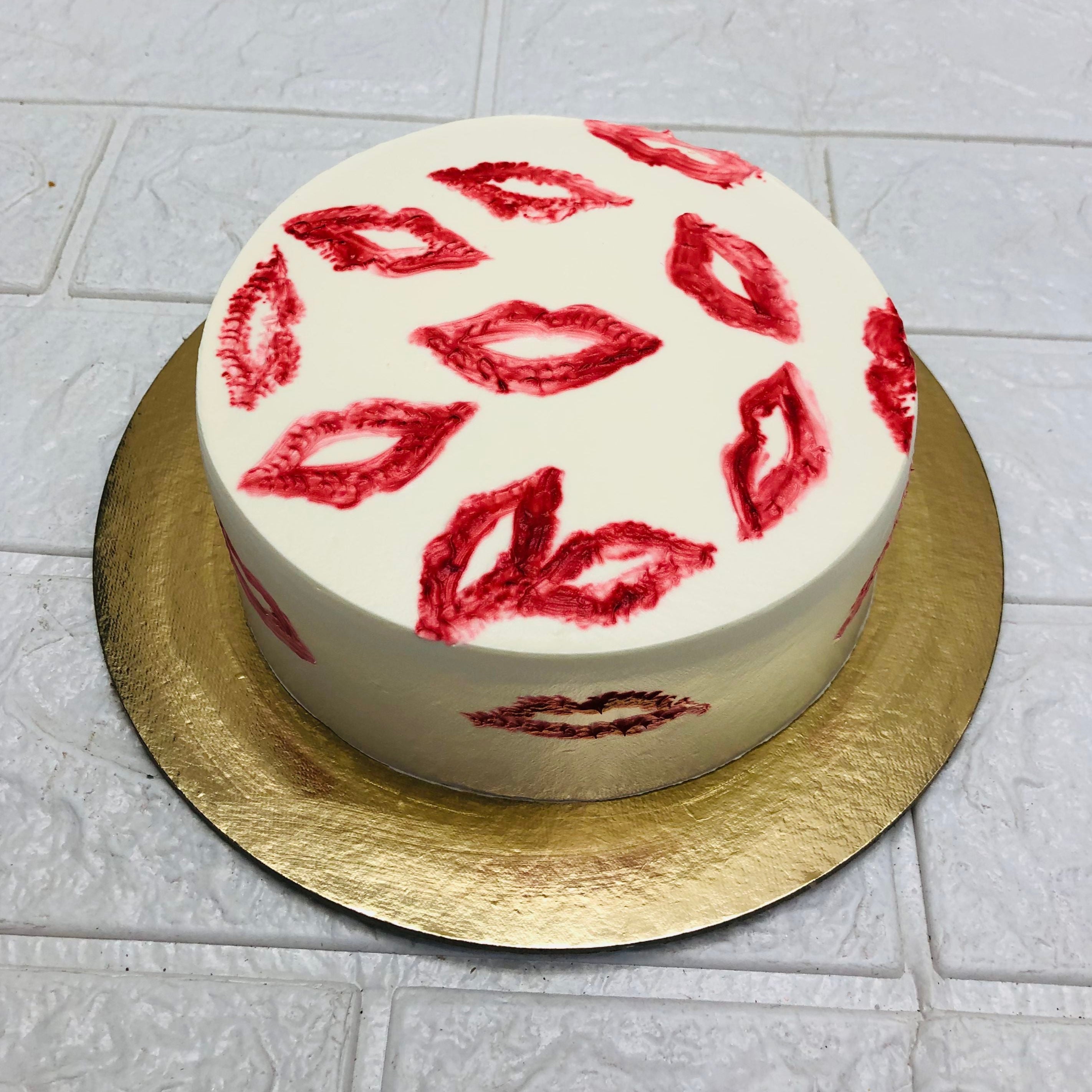 Kisses Theme Lovely Cake