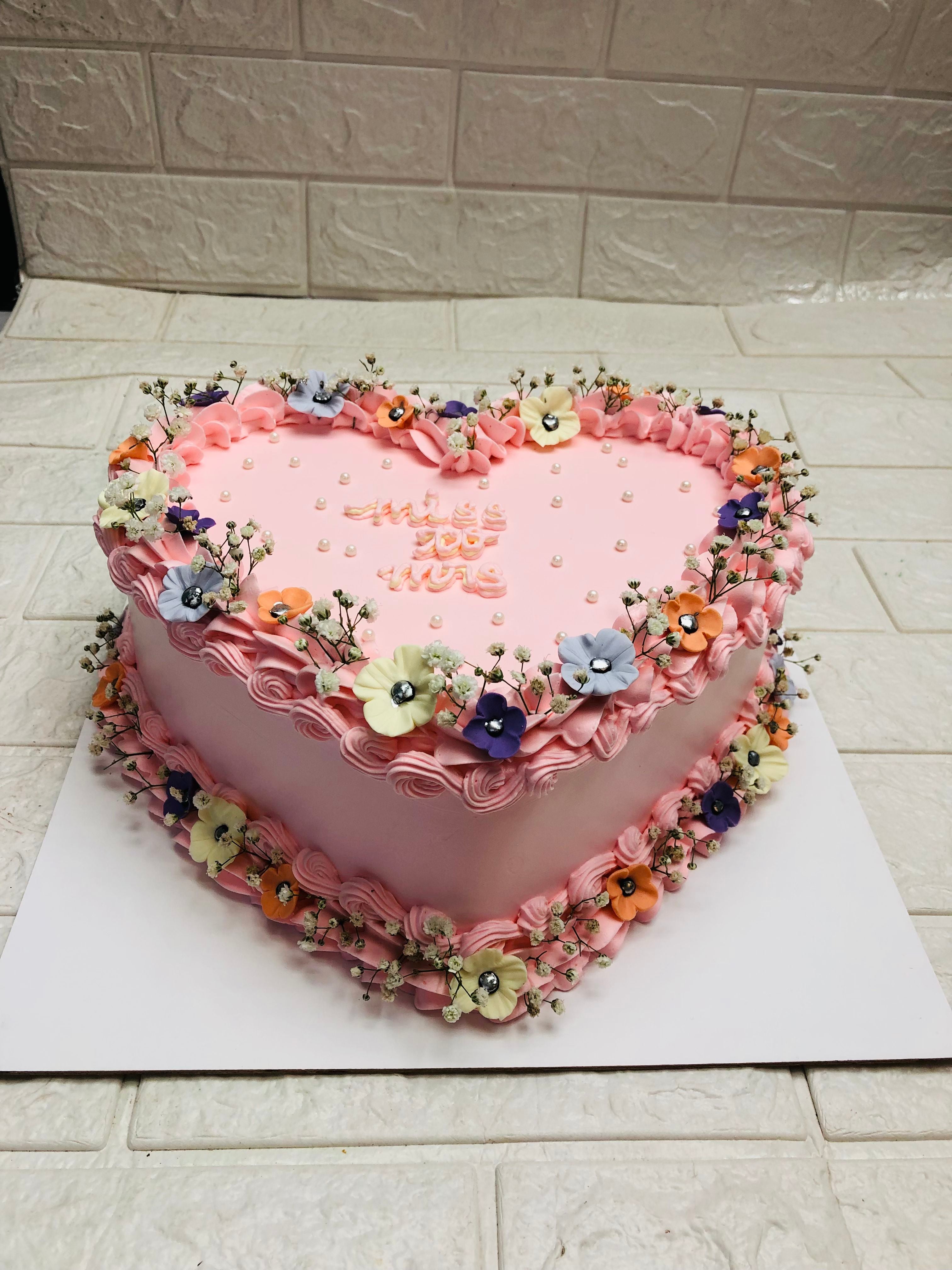 Pretty Floral Heart Cake