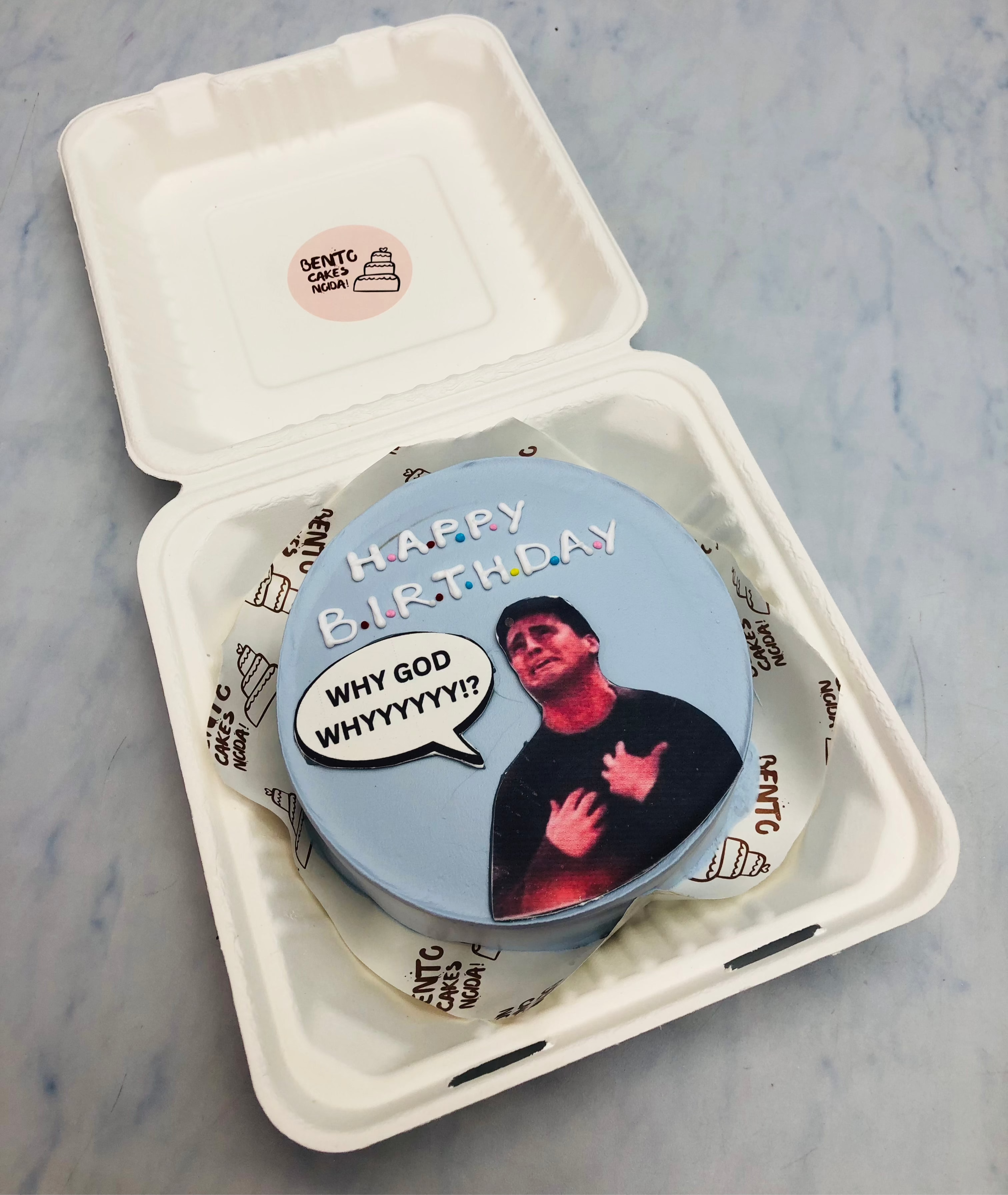 A grey bento cake with friends seies character image.