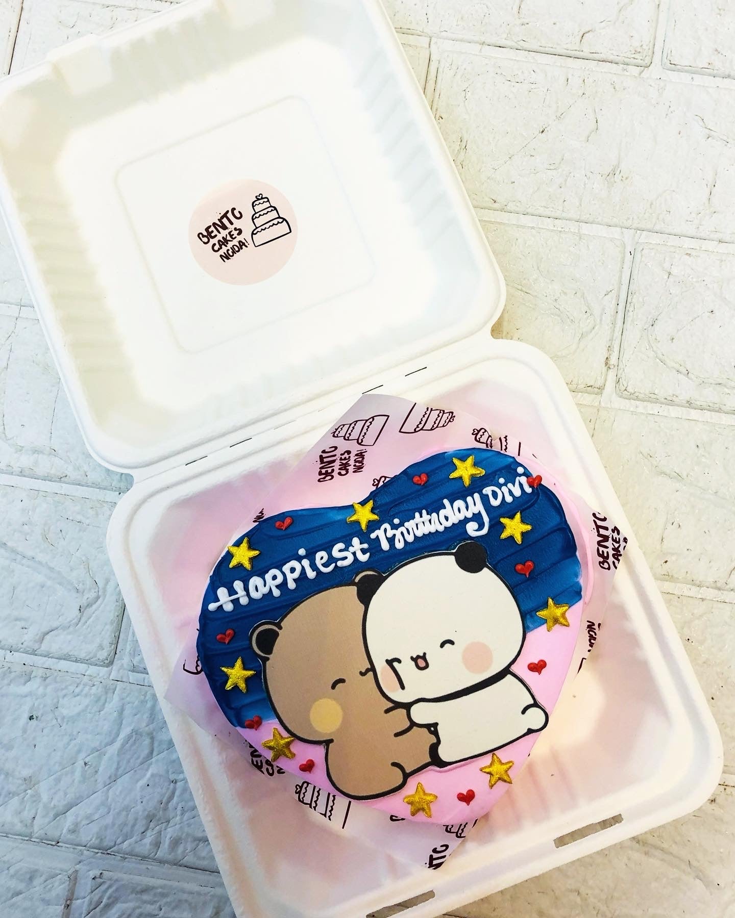 A bue-pink heart shape bubu dudu bento cake with pretty hearts design and golden stars on it.