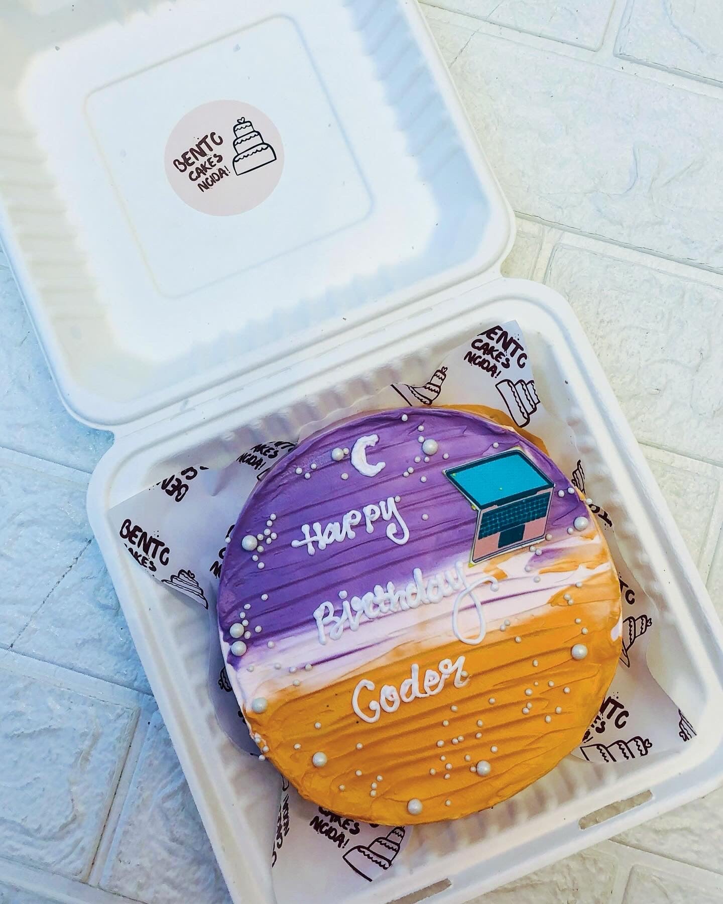 A coder birthday theme aesthetic bento cake having a laptop print and 3 shades of different color.