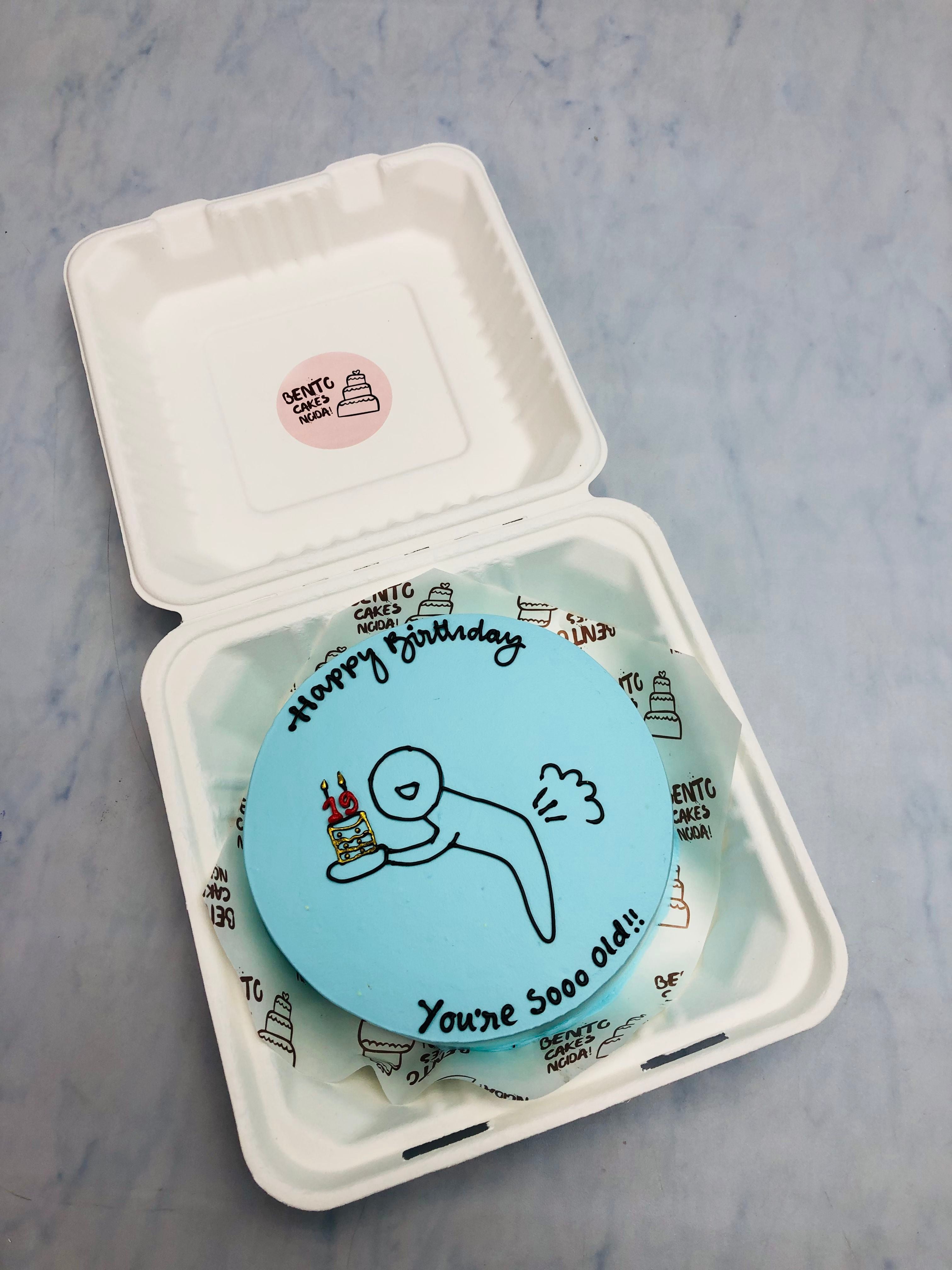 A bento box featuring a blue sticker affixed to its surface, showcasing a simple yet striking design.