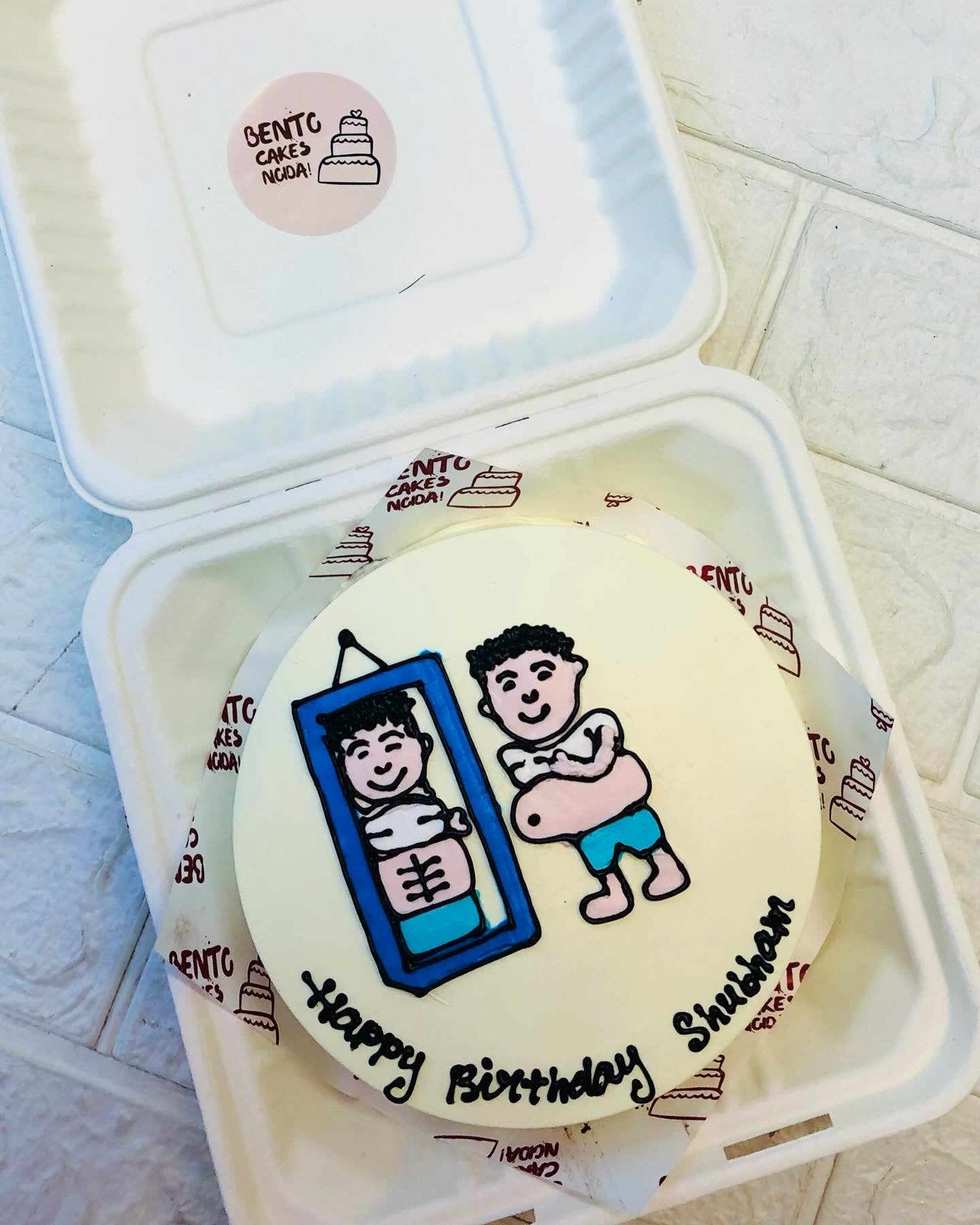 A fatty friend looking in mirror theme white bento cake.