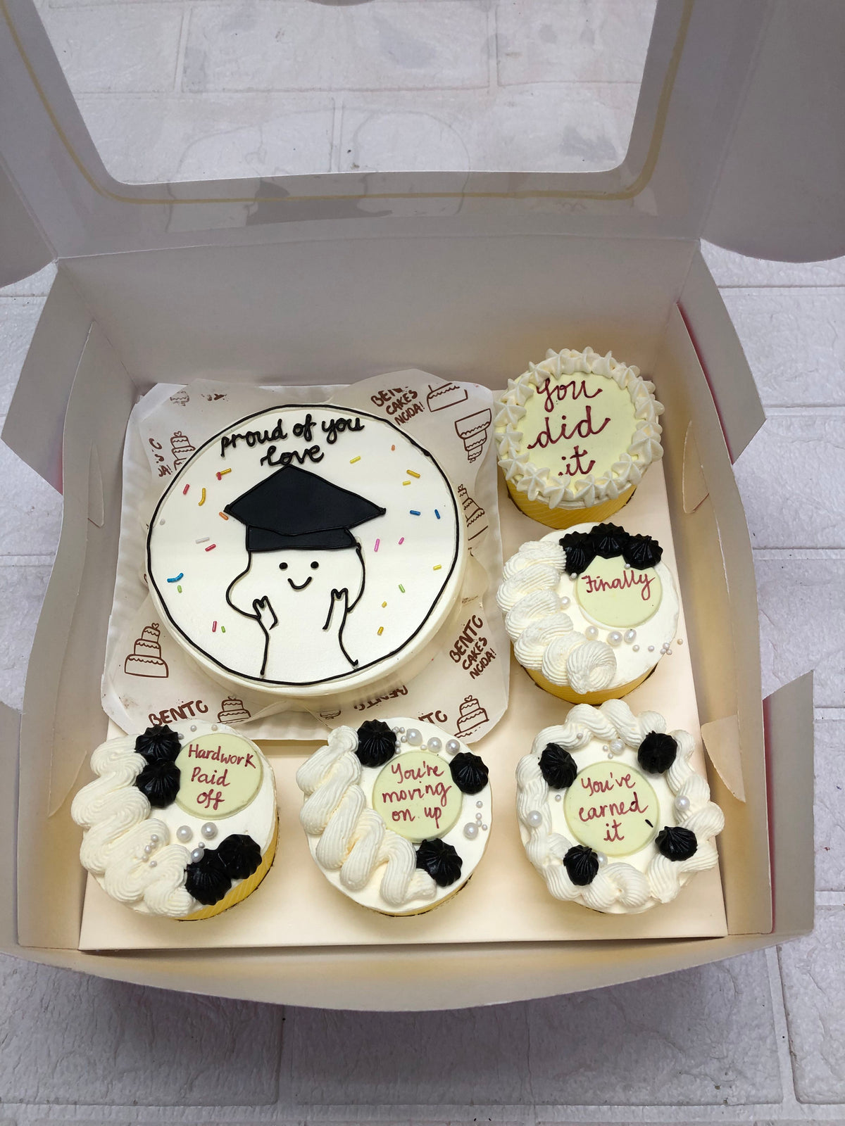 Graduation Cake & Cupcake combo