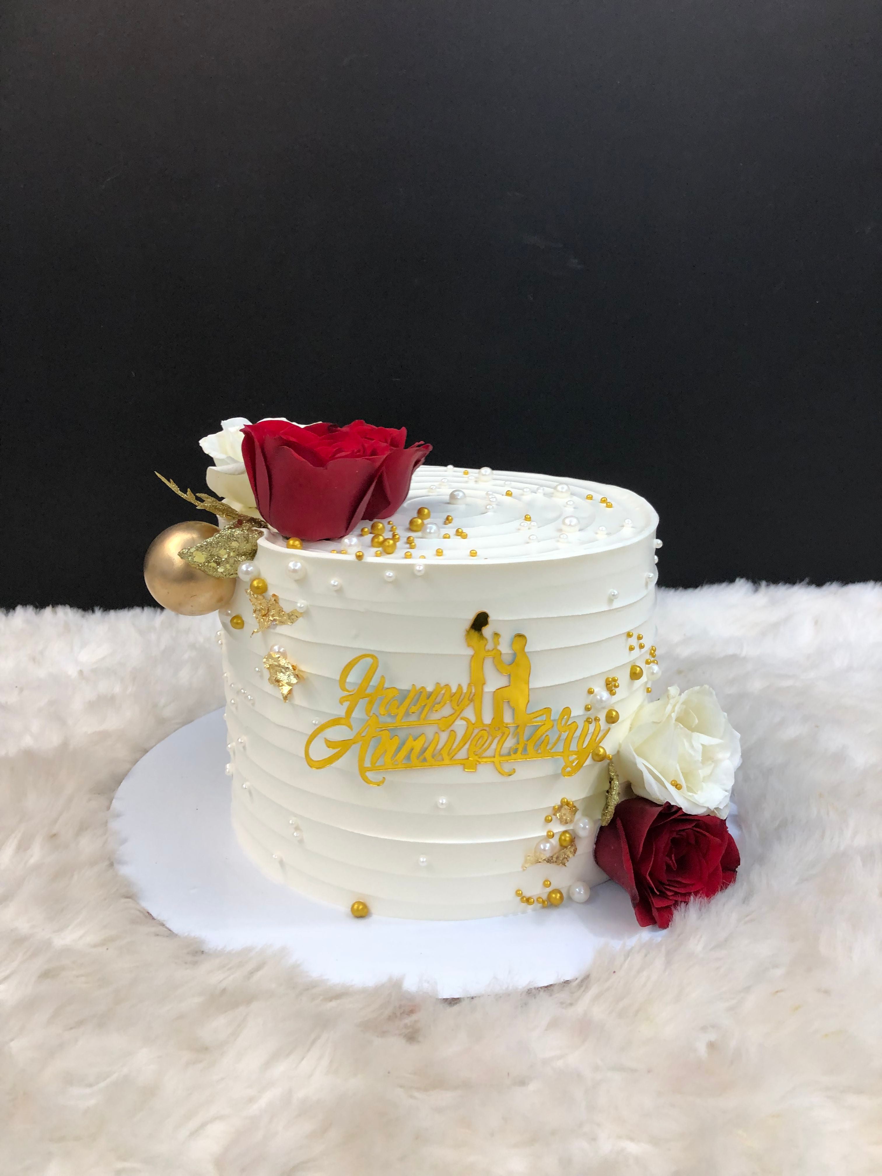 Elegant Anniversary Rose Cake