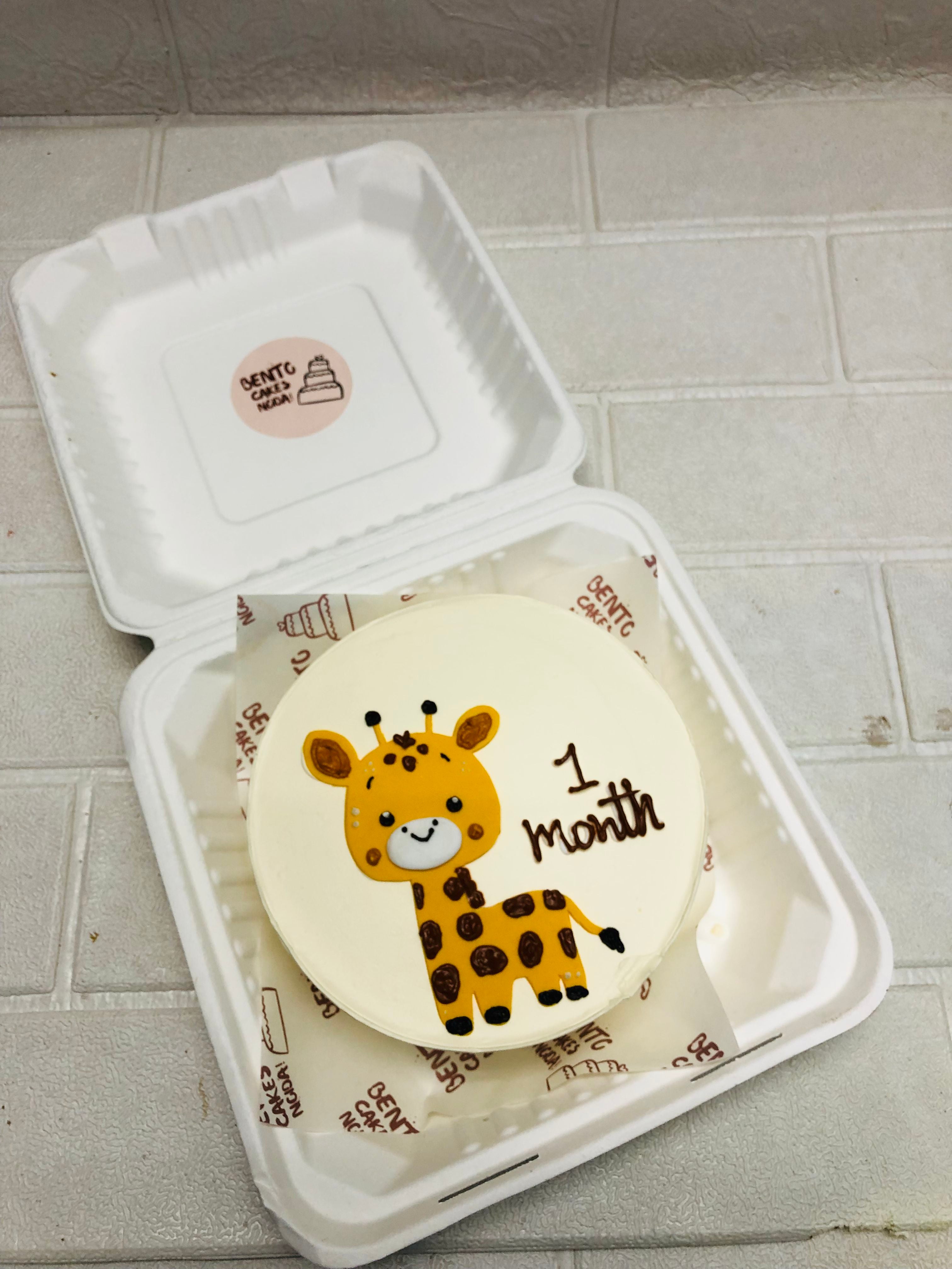 Baby’s 1 Month Giraffe Bento Cake