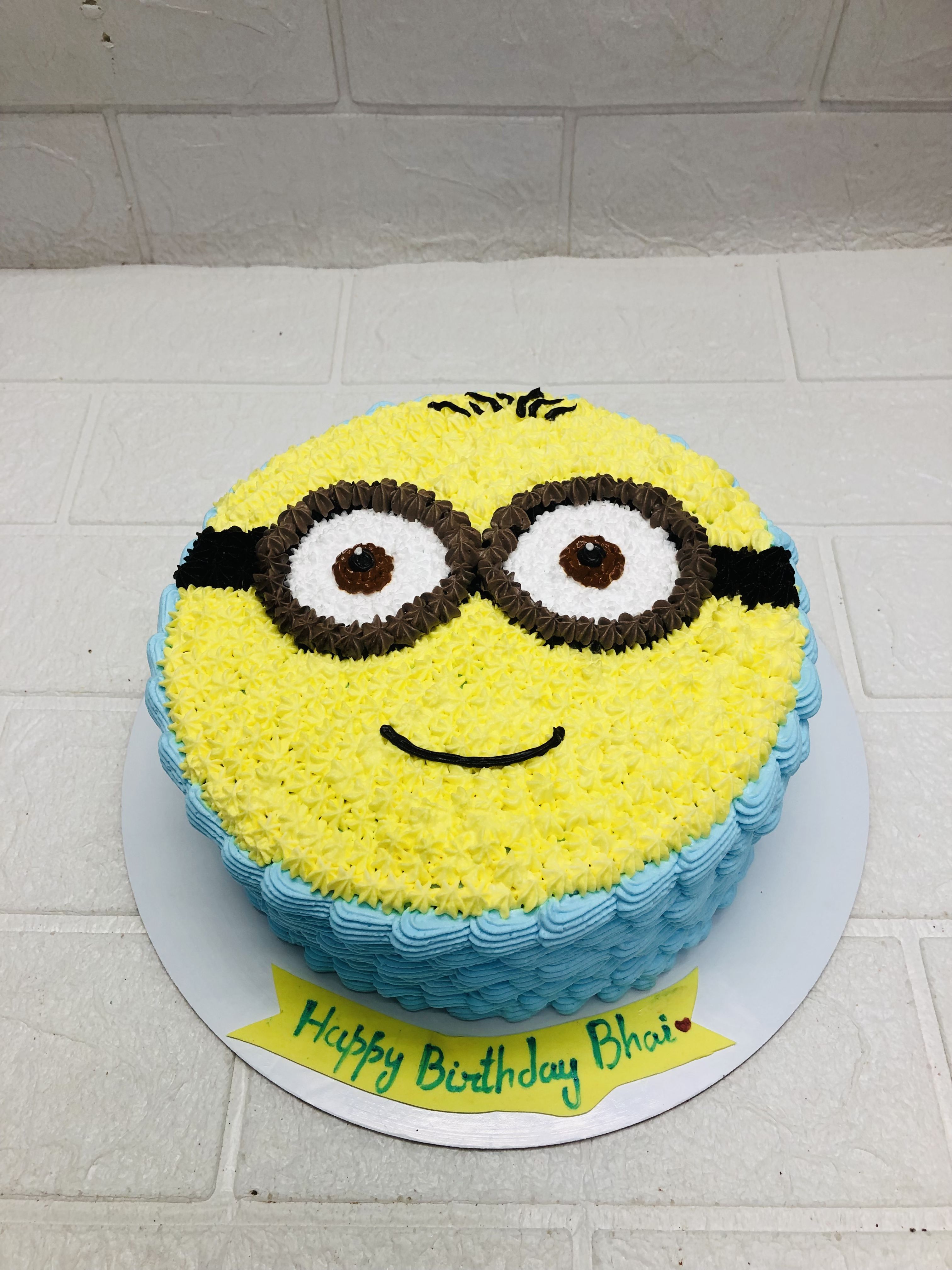 Minion Birthday Cake