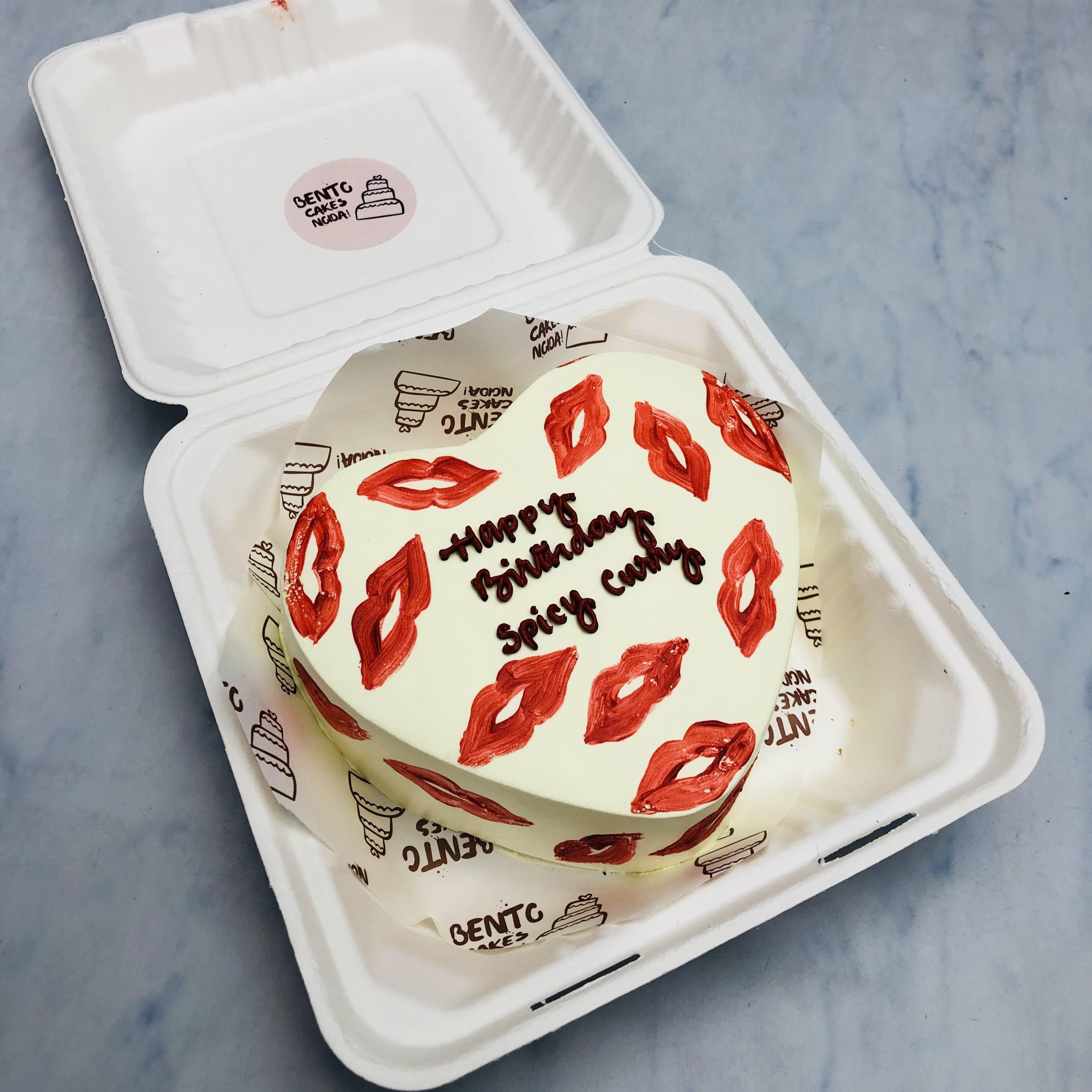 An offwite lip kiss theme bento cake.