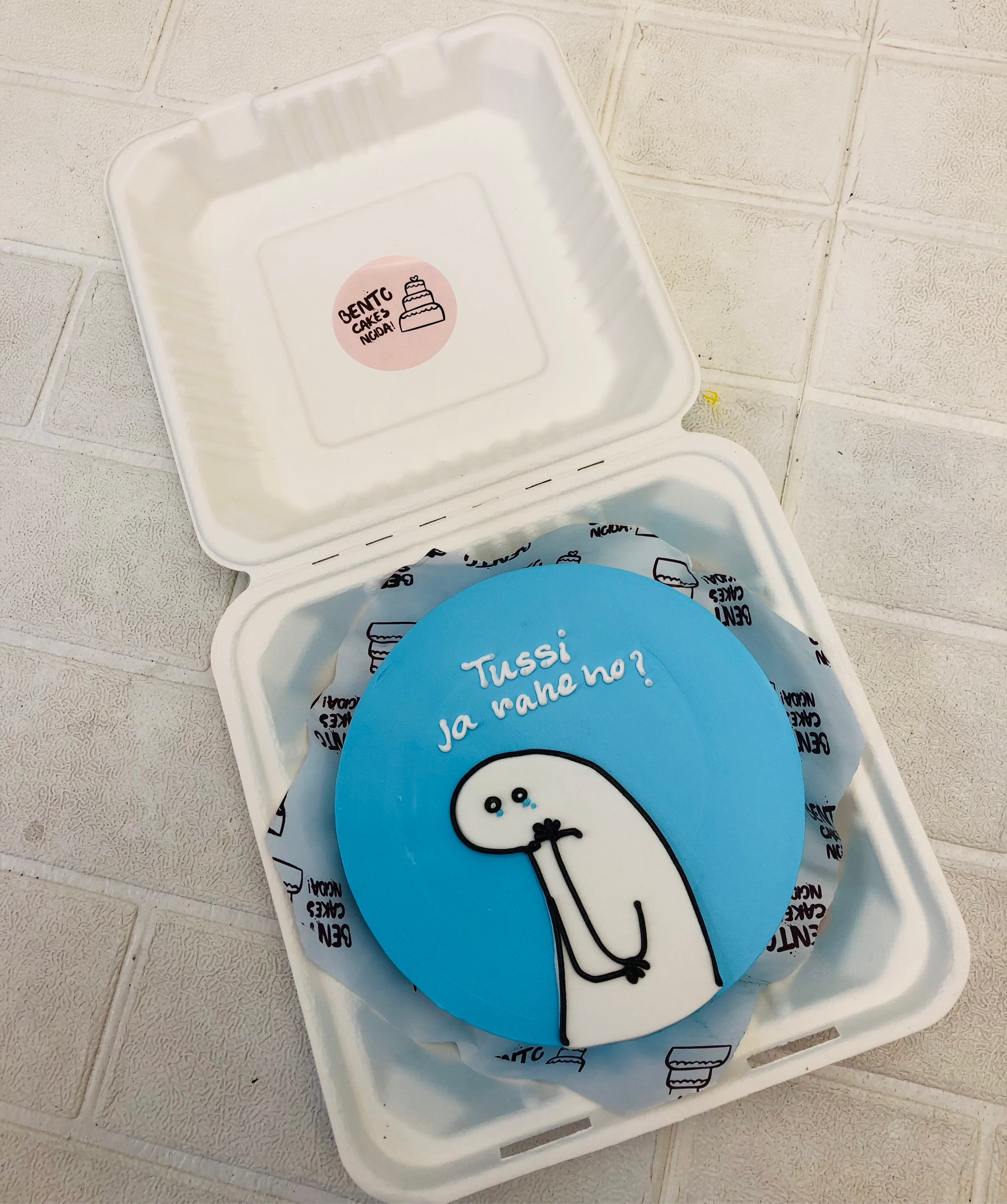 A blue bento cake with a weeping mimi cartoon for farewell.