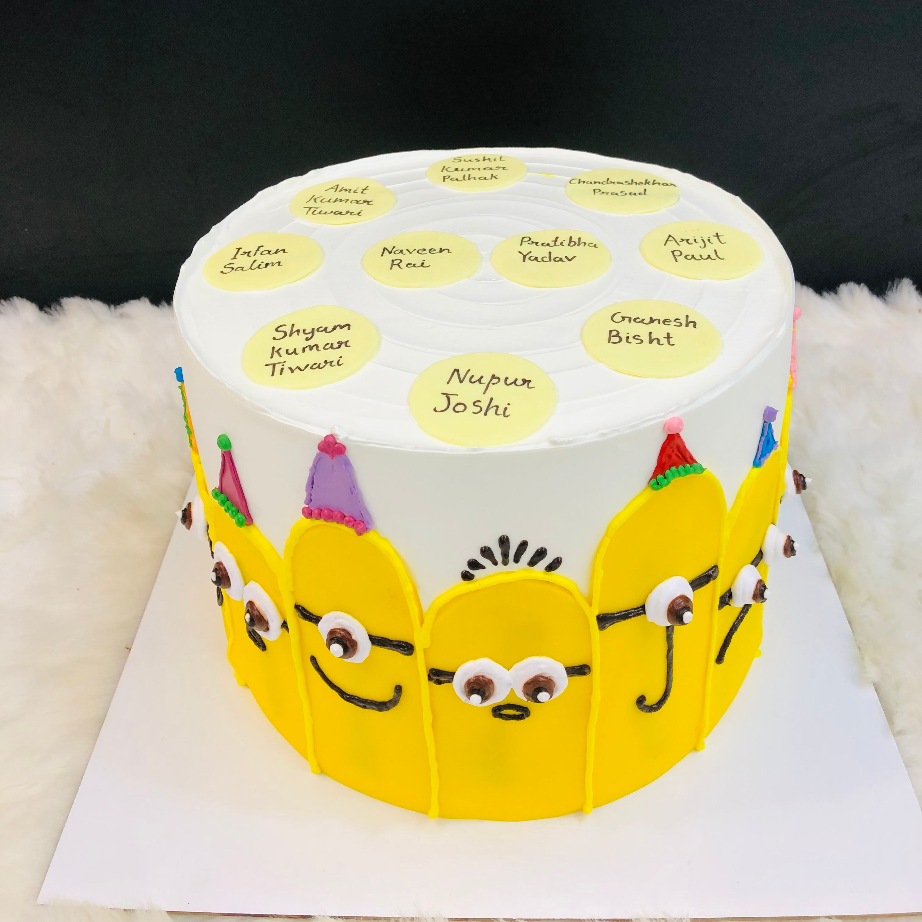 A cake adorned with cheerful yellow Minion faces, showcasing a playful and vibrant design perfect for celebrations.