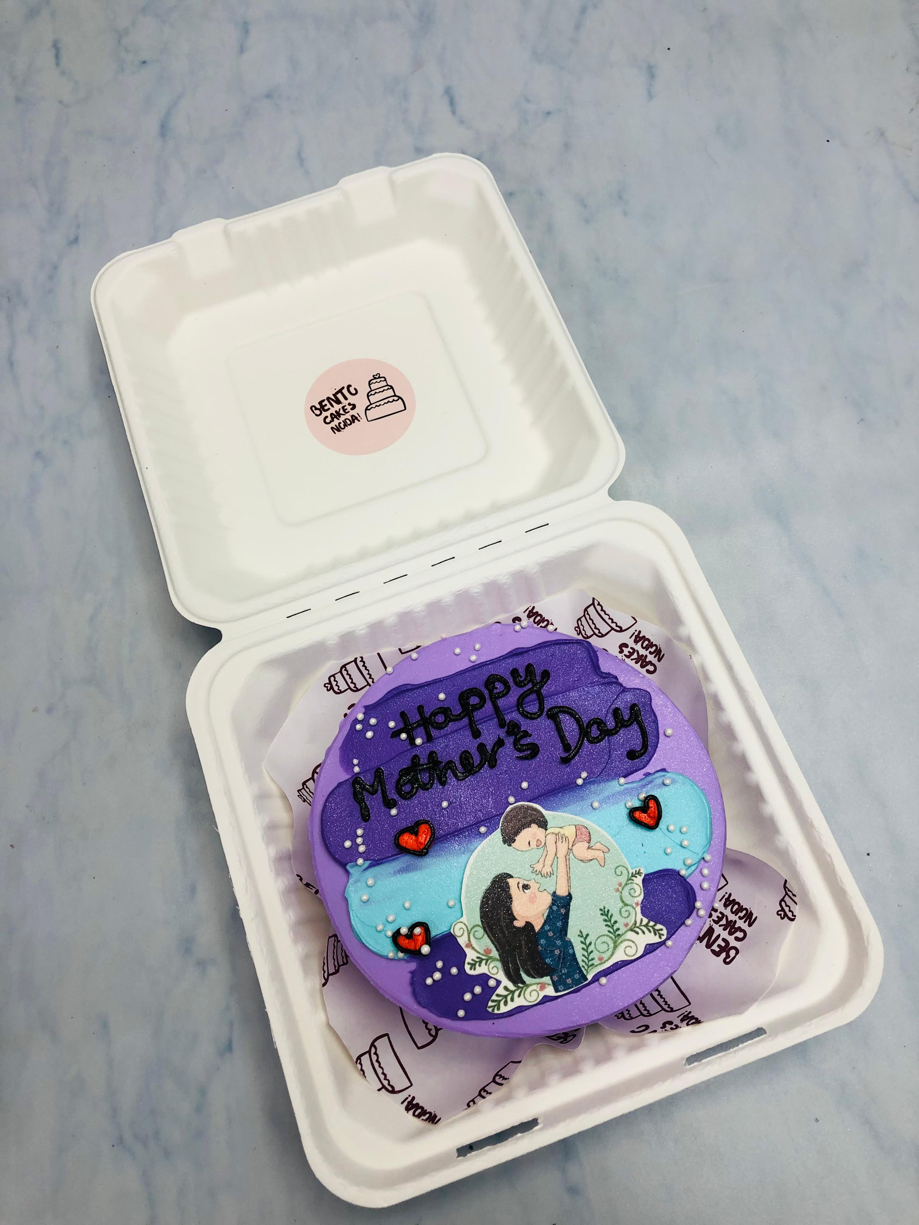 A purple cake cwith blue and purple shades and a mother-son sticker placed on it.