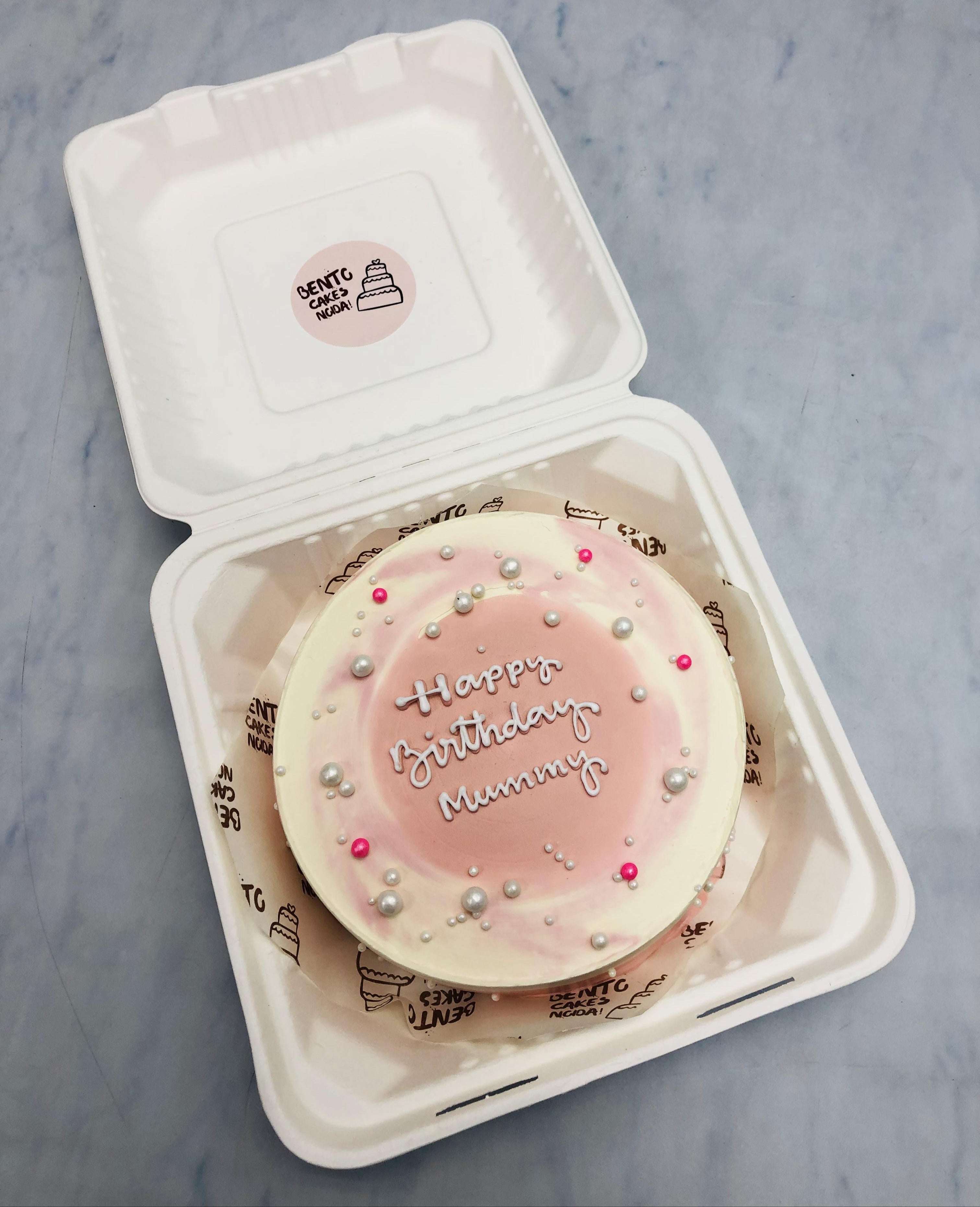 A pretty pink shadow bento cake with "HaPPY Birthday Mummy" text written on it.
