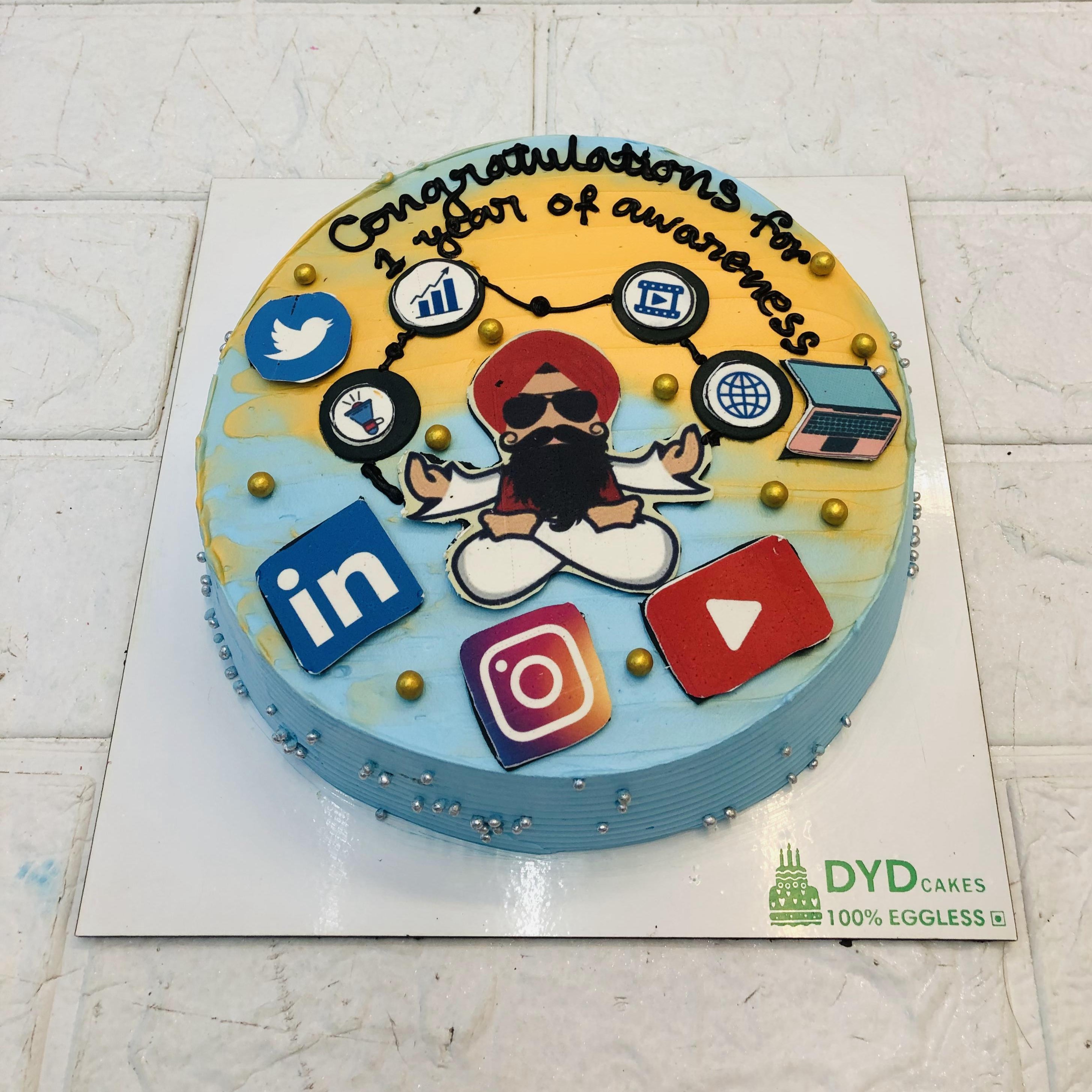 This cake is perfectly designed for the persons who are working as Social Media Employee.