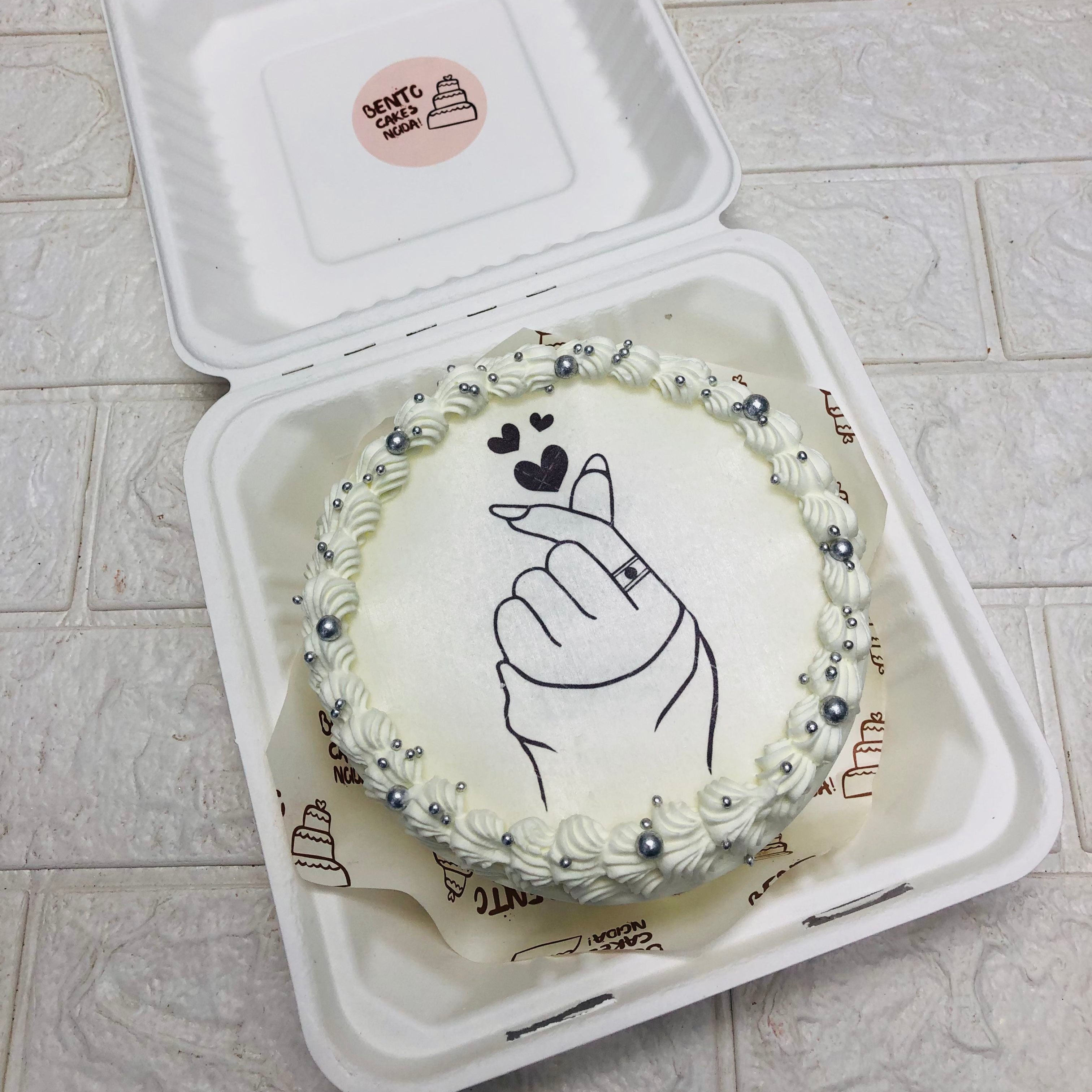 A beautifully design cake positioned in a bento cake, showcasing its delightful appearance.