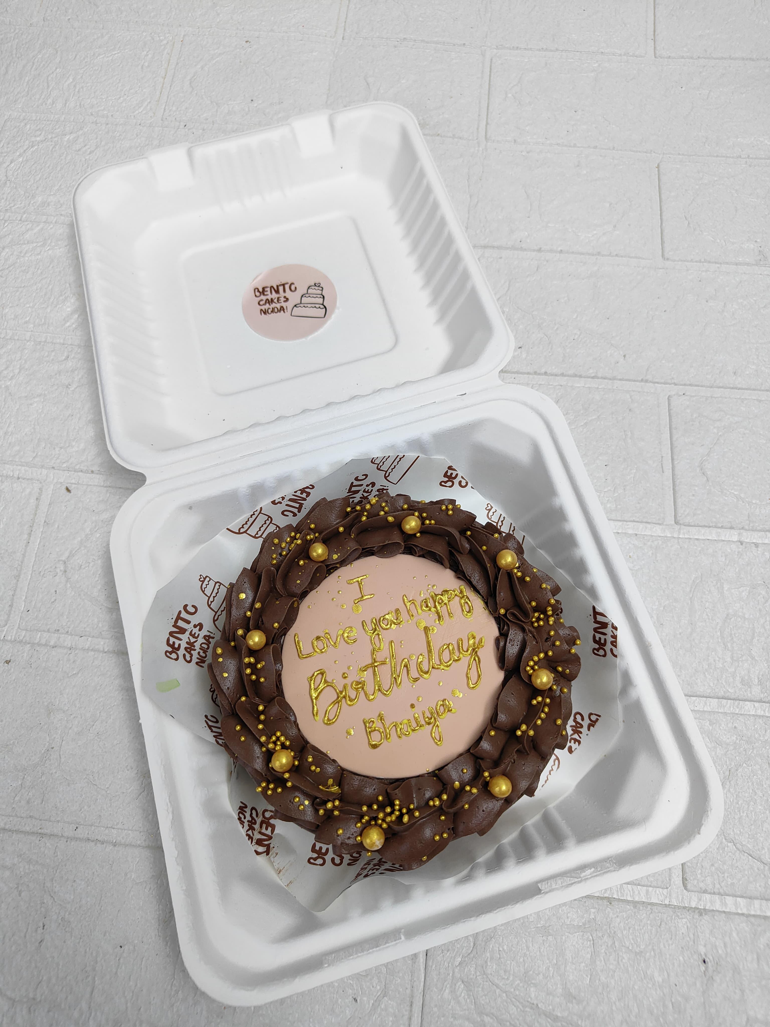 aesthetic golden bento cake