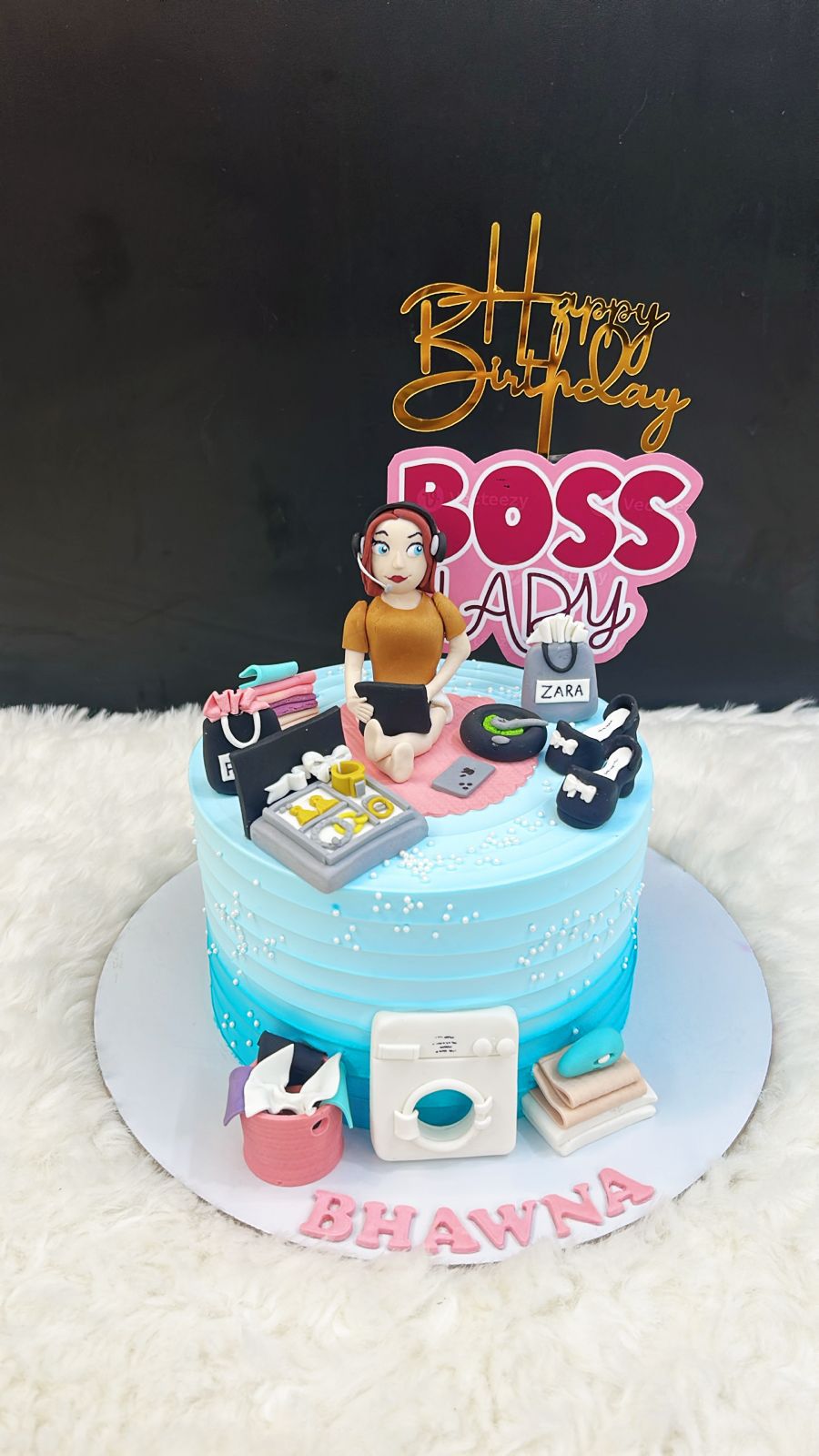 Multitask Queen theme Cake