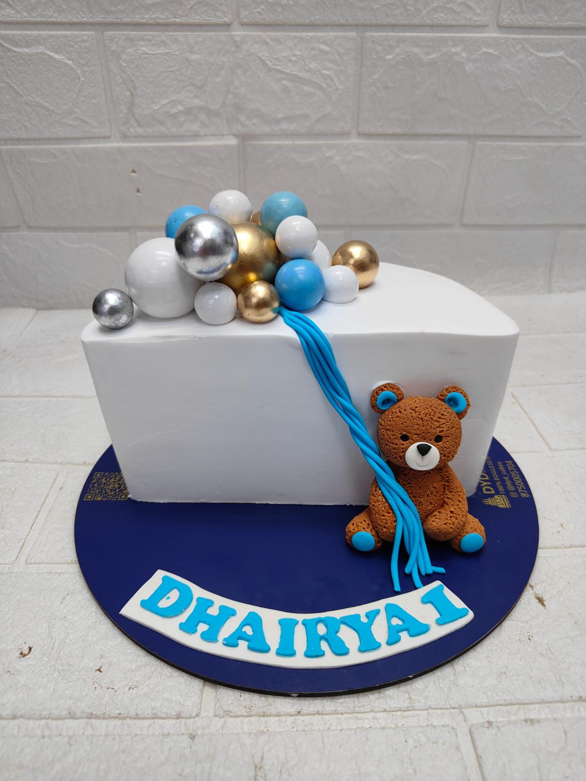 Teddy Luxe Birthday Bomb cake