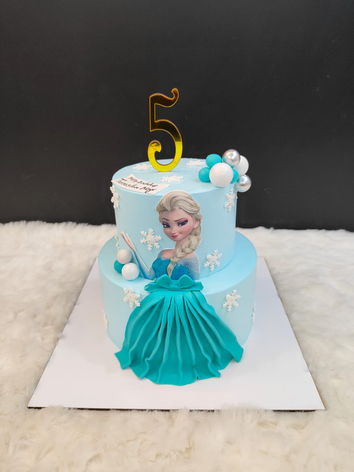 Elsa’s Frosted Dream cake