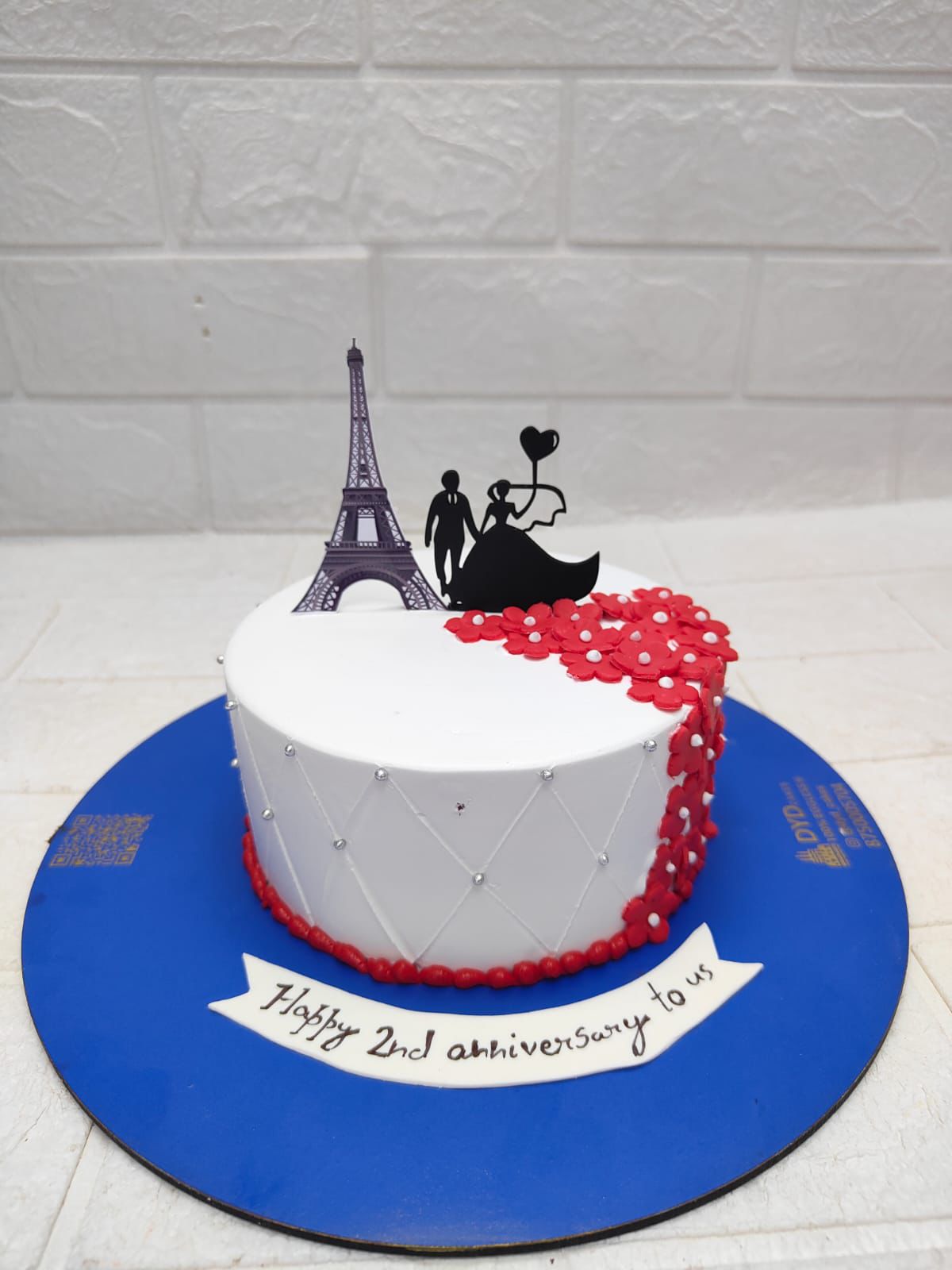 Eiffel Tower & Couple theme cake