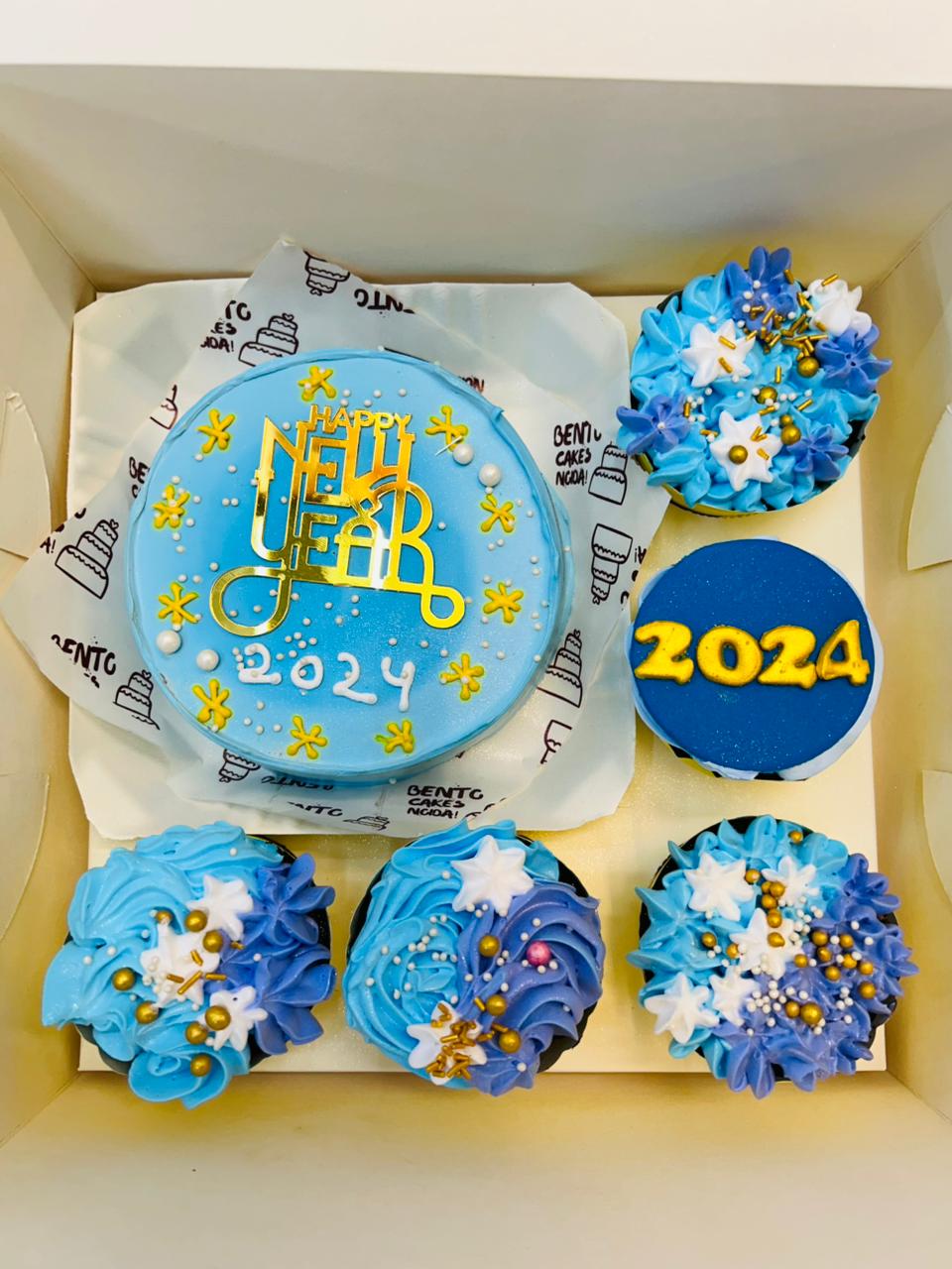 blue colour Happy New Year Cake & Cupcake Combo