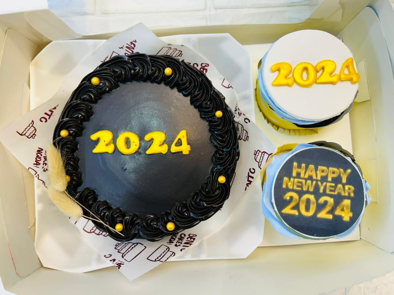 black colour New Year 2026 Cake & Cupcake Trio