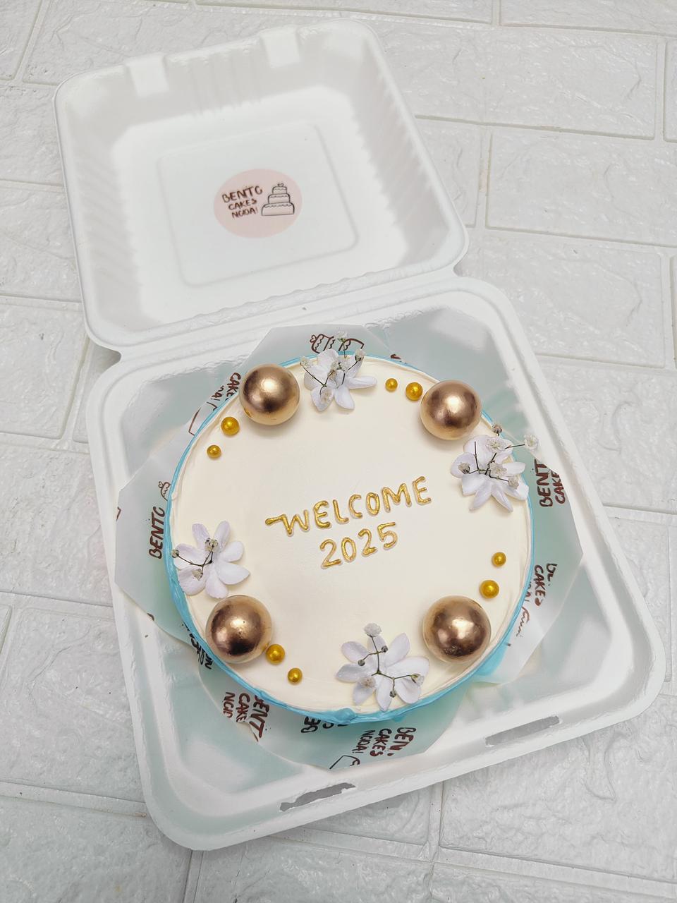 Golden Bloom Welcome 2026 Bento Cake