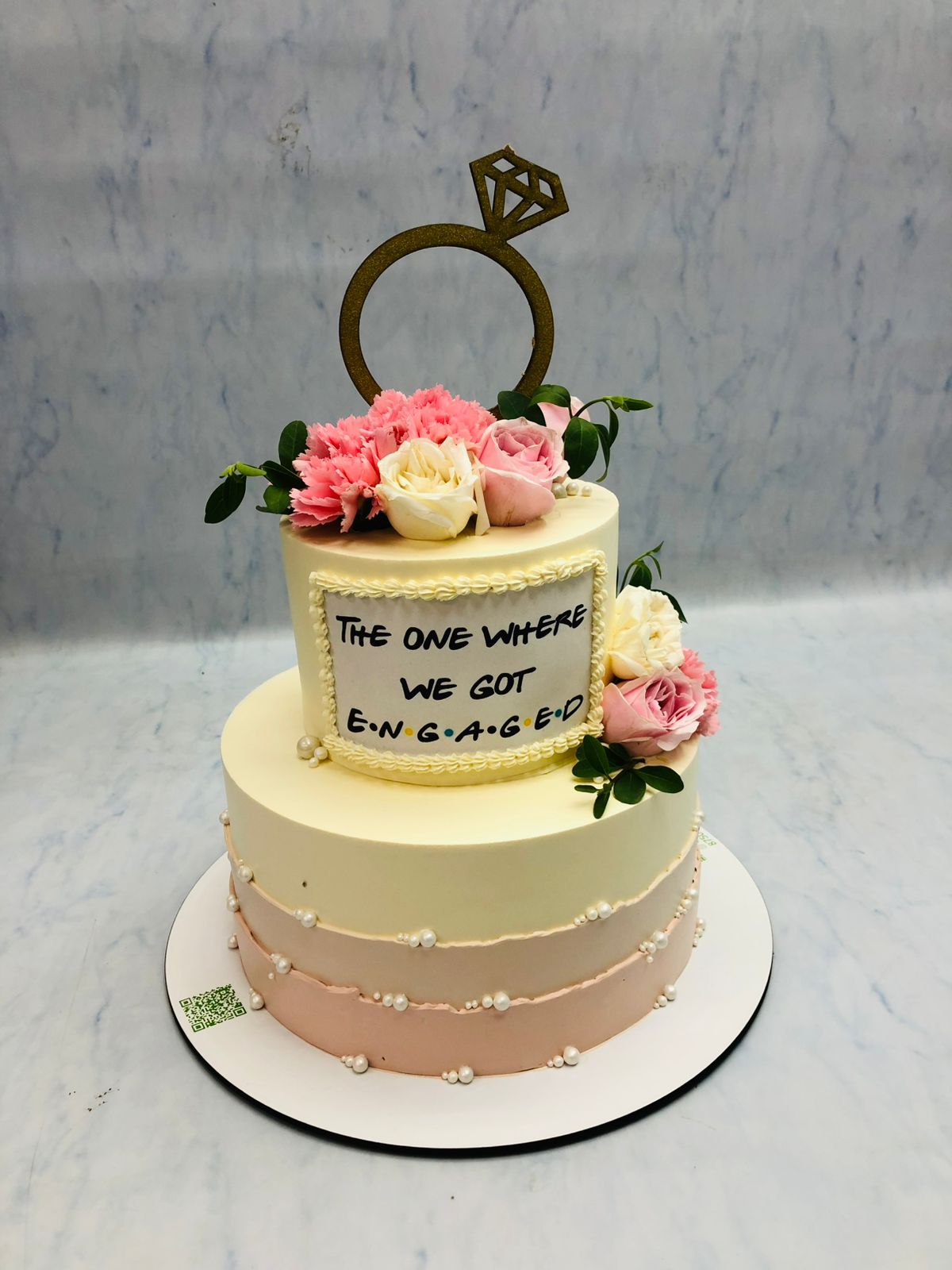 Peach Color Fresh Flowers Cake